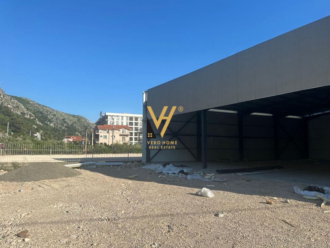 KAPANON 420M2 ME QERA NE SHENGJIN 1.600 EURO