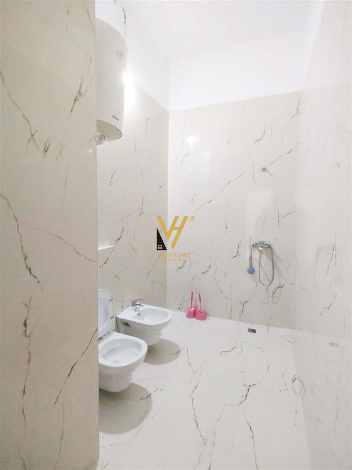 ZYRE 90 M2 ME QERA TE RRUGA MINE PEZA 800 EURO