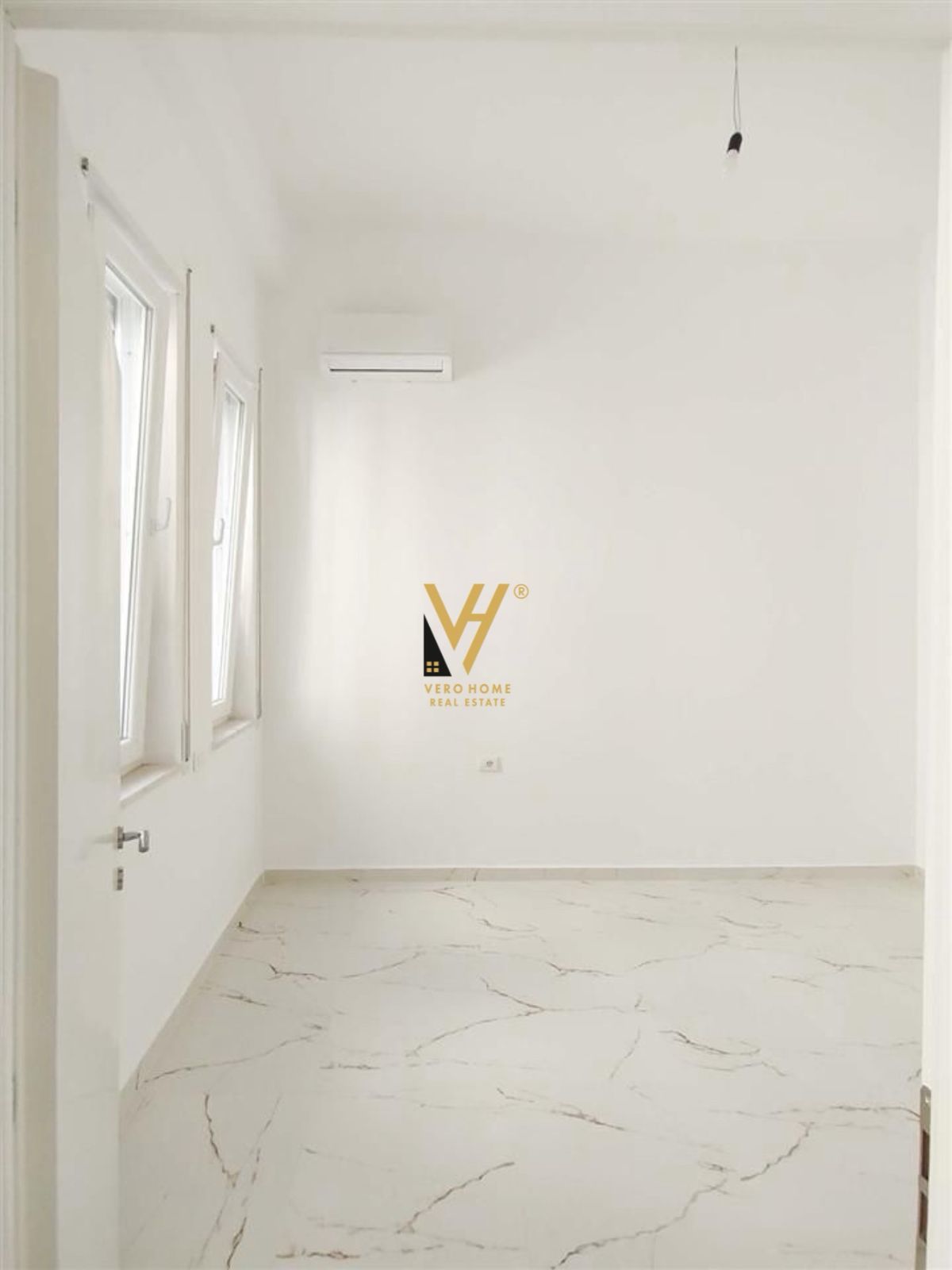 ZYRE 90 M2 ME QERA TE RRUGA MINE PEZA 800 EURO