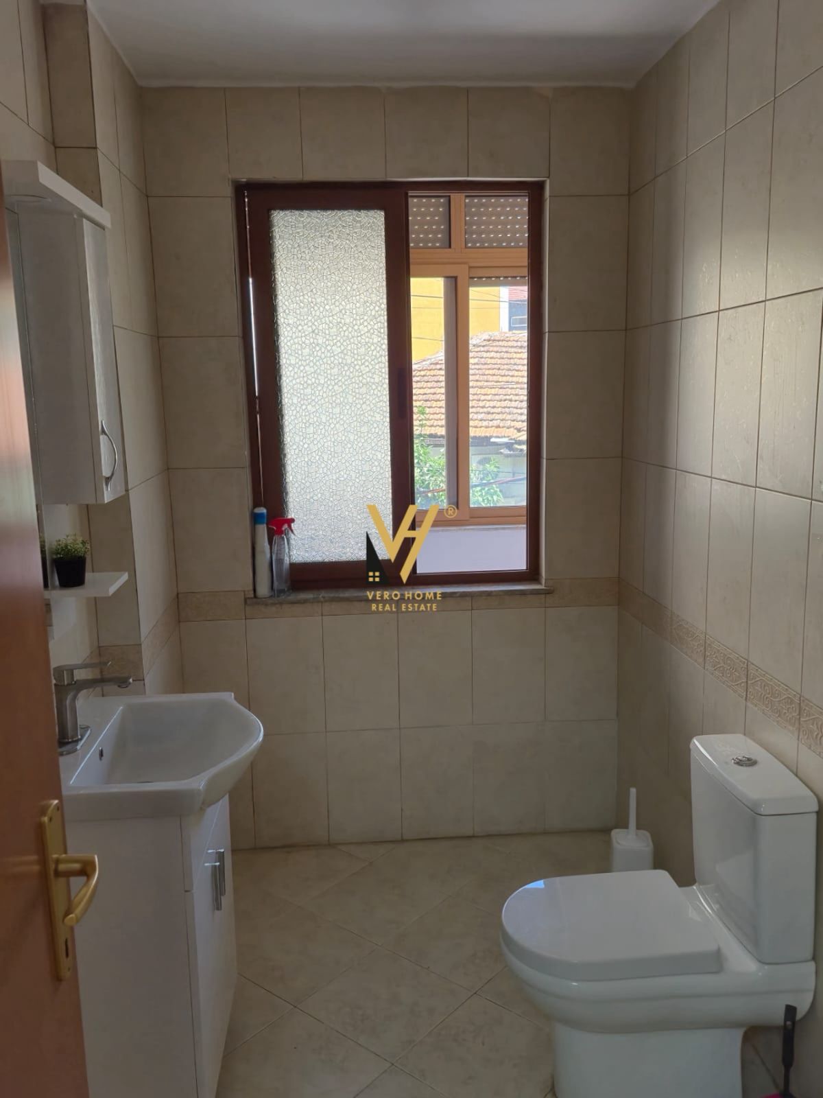 ZYRE 110M2 ME QERA TEK RRUGA E BOGDANEVE 900 EURO