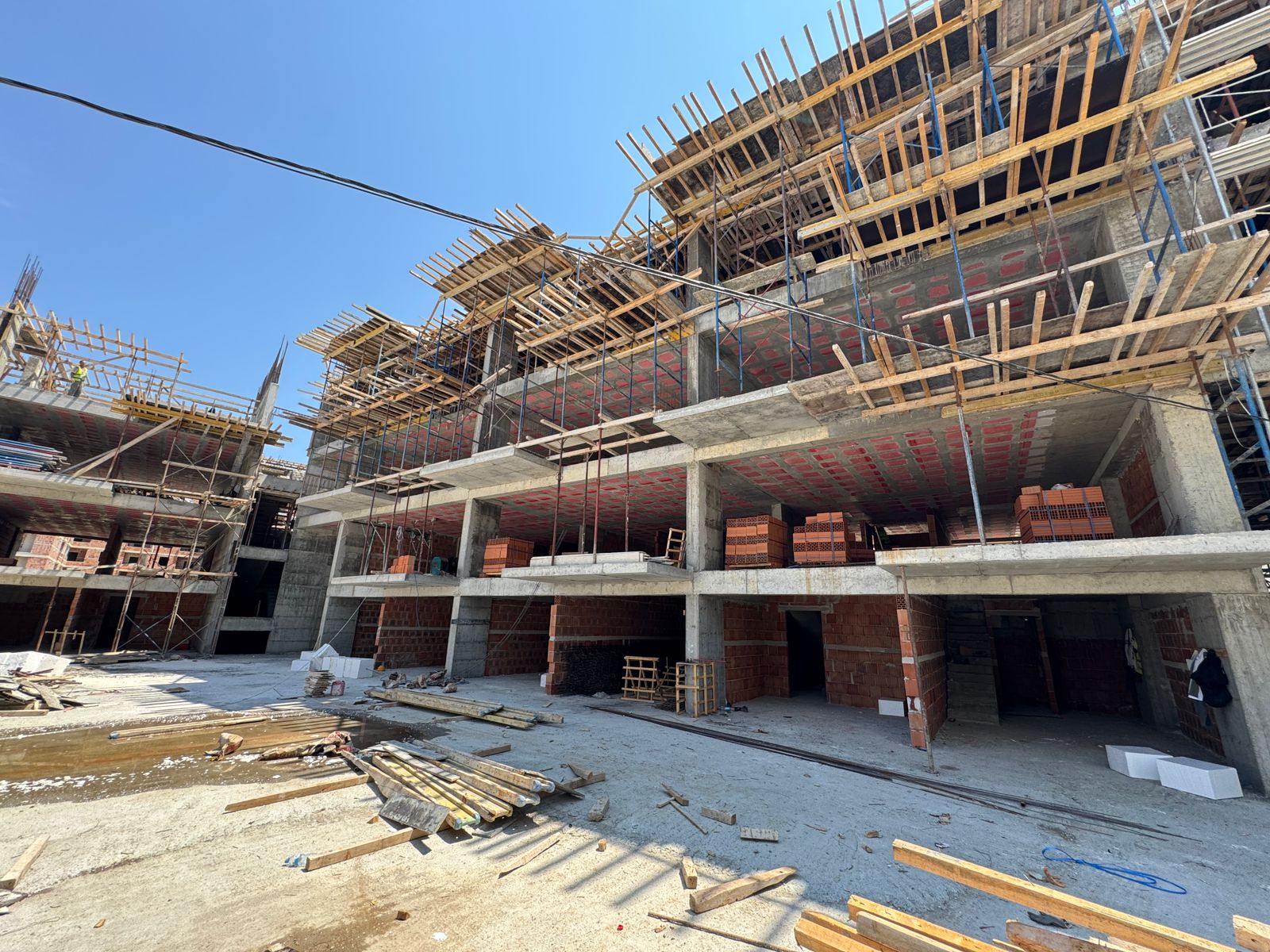 Super duplex i ri per vetem 1100€/m²,Golem