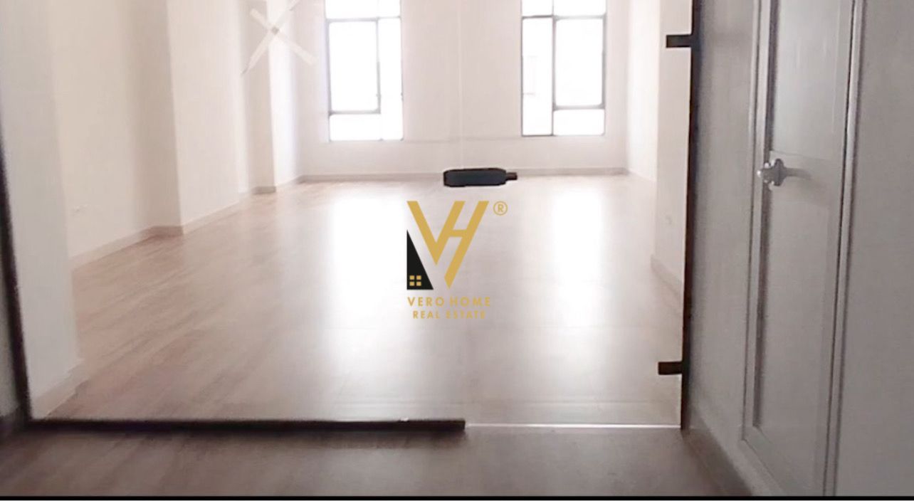 ZYRE 70M2 ME QERA TE RRUGA MINE PEZA 1.300 EURO