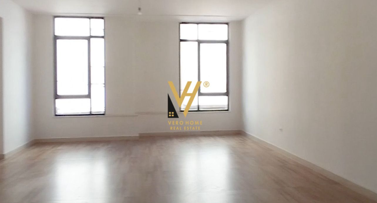 ZYRE 70M2 ME QERA TE RRUGA MINE PEZA 1.300 EURO