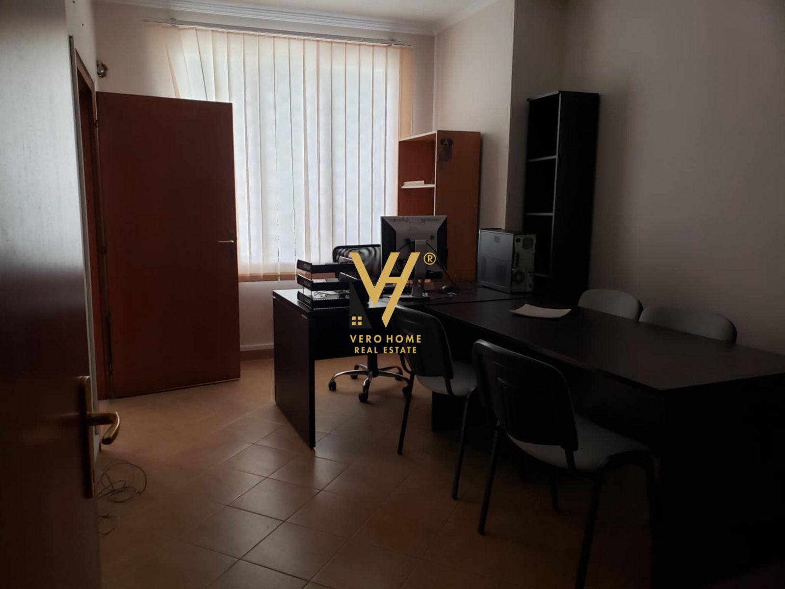 ZYRE 60 M2 ME QERA TE ISH EKSPOZITA 450 EURO