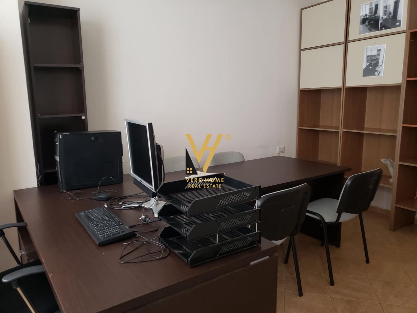 ZYRE 60 M2 ME QERA TE ISH EKSPOZITA 450 EURO