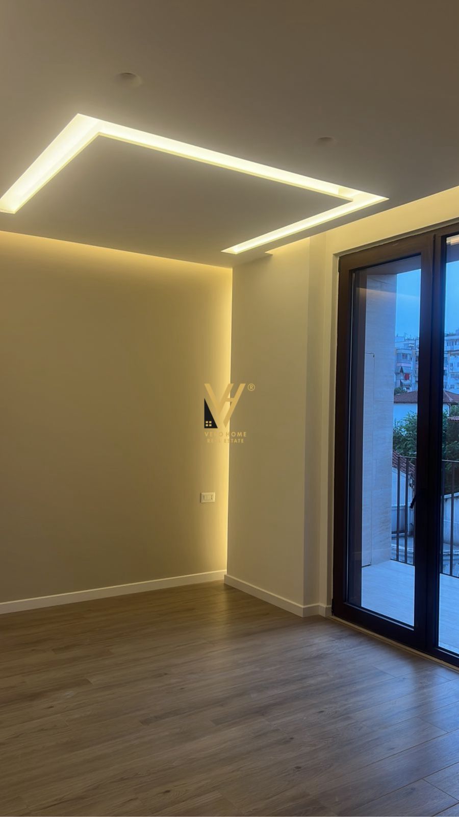 ZYRE 127 M2 TE RRUGA E KOSOVAREVE 1.500 EURO