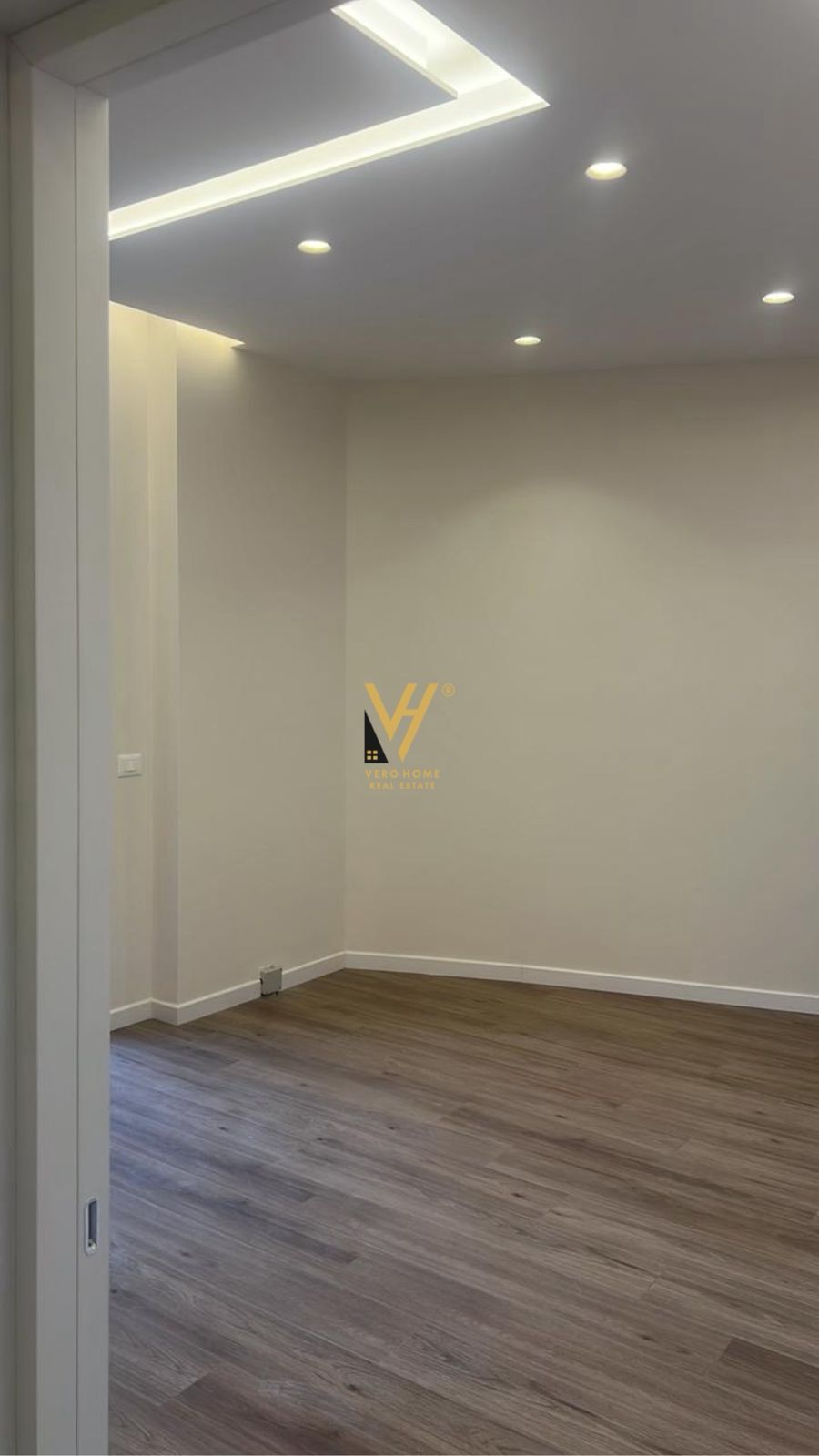 ZYRE 127 M2 TE RRUGA E KOSOVAREVE 1.500 EURO