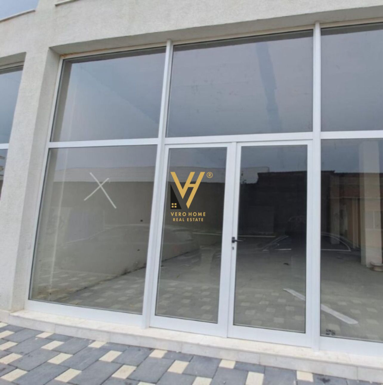 DYQAN 65 M2 TE STACIONI I TRENIT 270.000 EURO