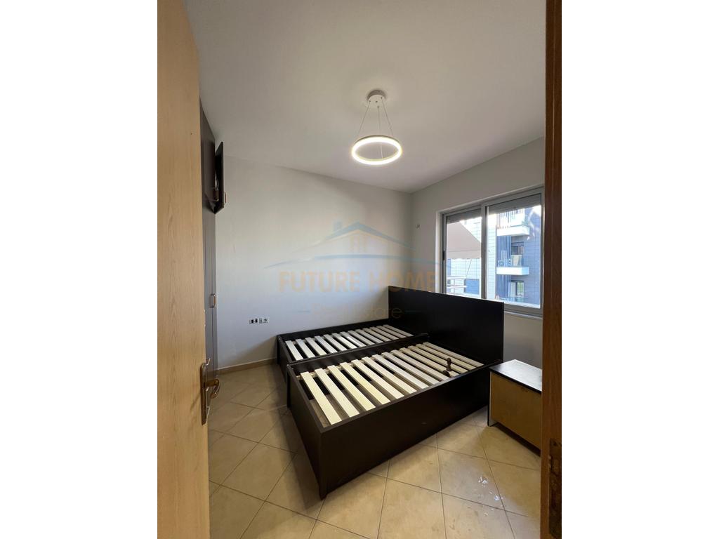 Shitet Apartament 2+1+2 Kodra e Diellit 165.000 Eu