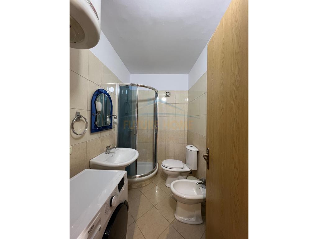 Shitet Apartament 2+1+2 Kodra e Diellit 165.000 Eu