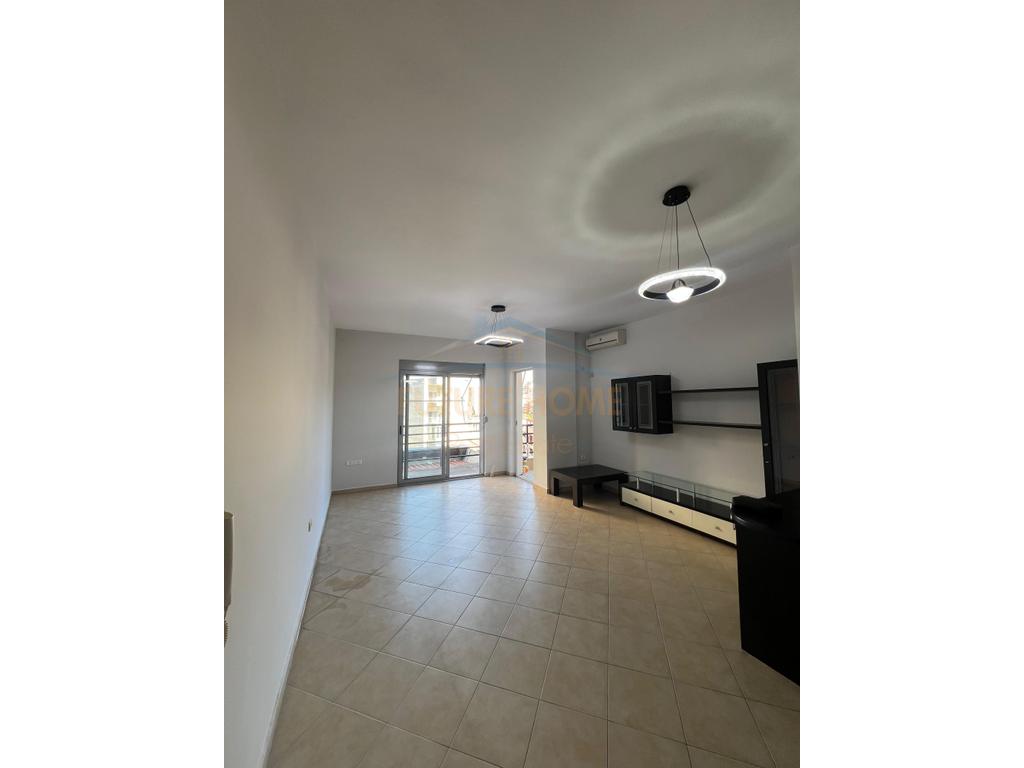 Shitet Apartament 2+1+2 Kodra e Diellit 165.000 Eu