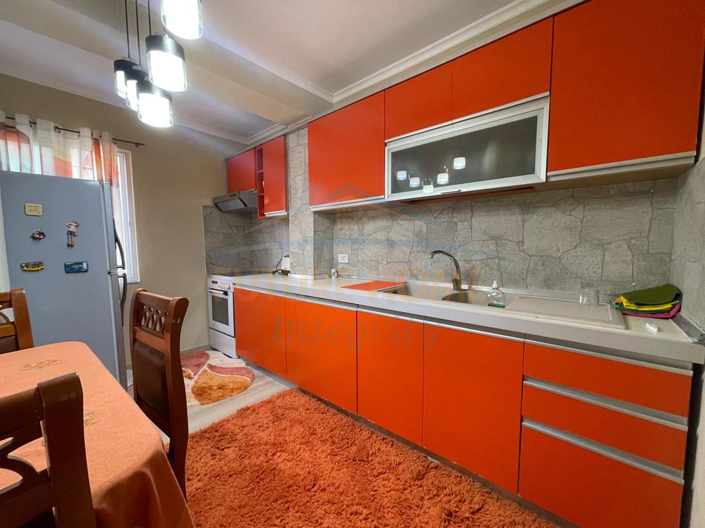 Jepet me Qera 2+1 Stadiumi Dinamo 650 Euro