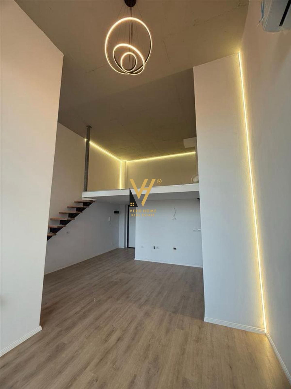 ZYRE TE GOLDEN PARK 3, YZBERISHT 450 EURO