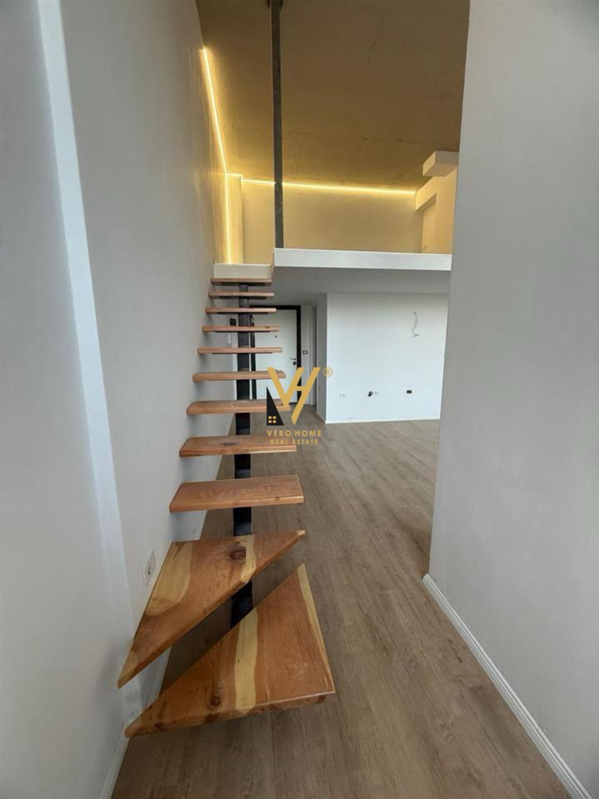 ZYRE TE GOLDEN PARK 3, YZBERISHT 450 EURO