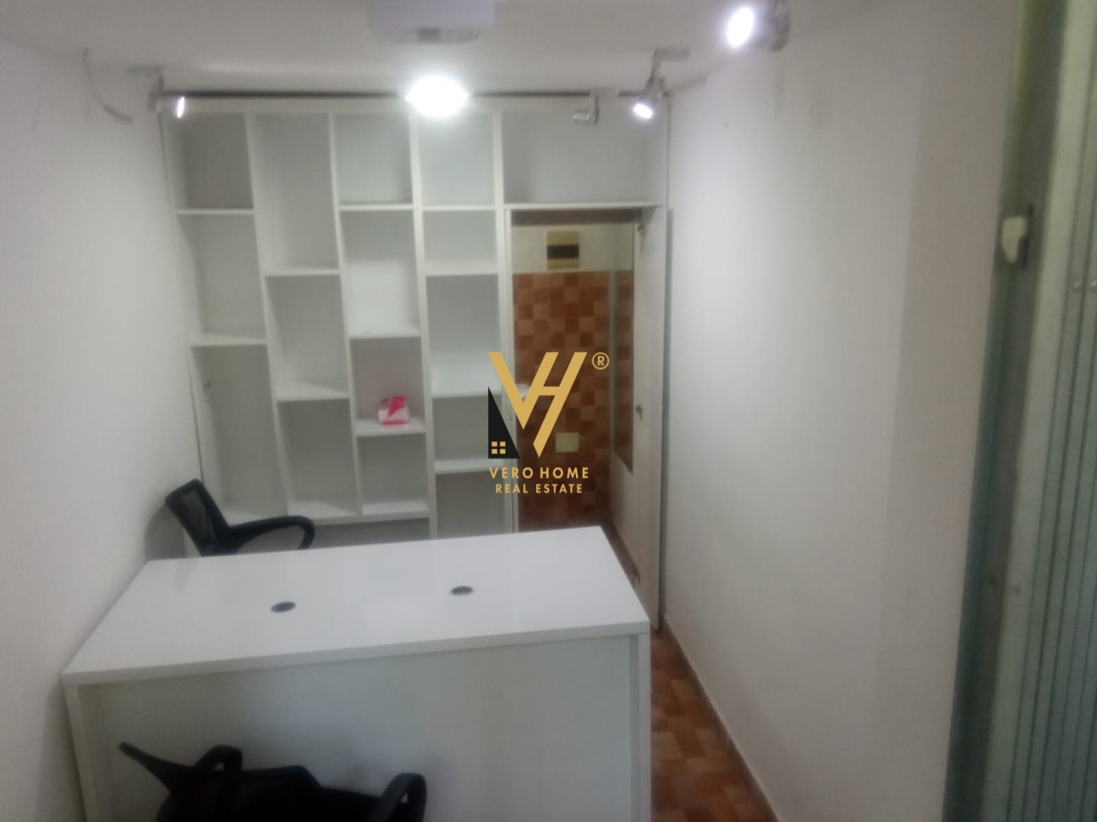 DYQAN 11M2 ME QERA TEK ISH EKSPOZITA 20.000 LEKE