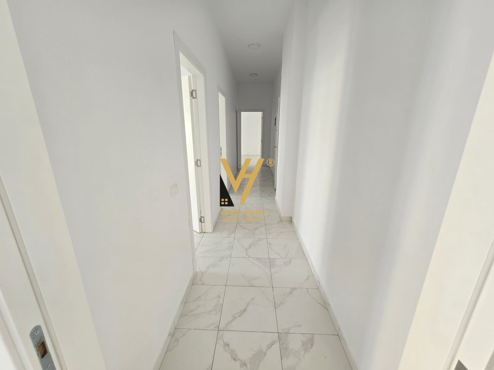 ZYRE 110 M2 ME QERA TE NISHARAKU 1.000 EURO