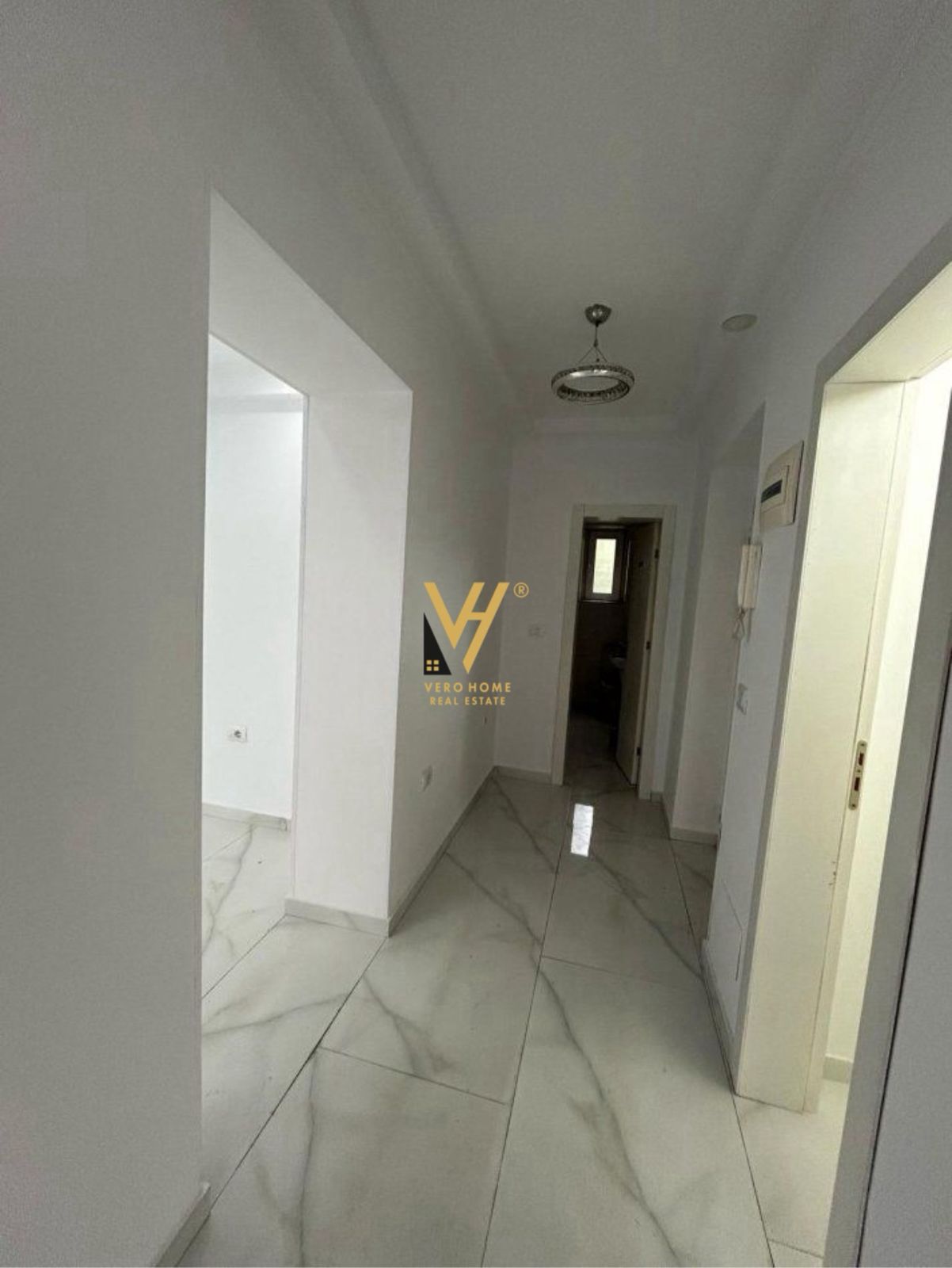 ZYRE 65M2 ME QERA TE RRUGA E DIBRES 900 EURO