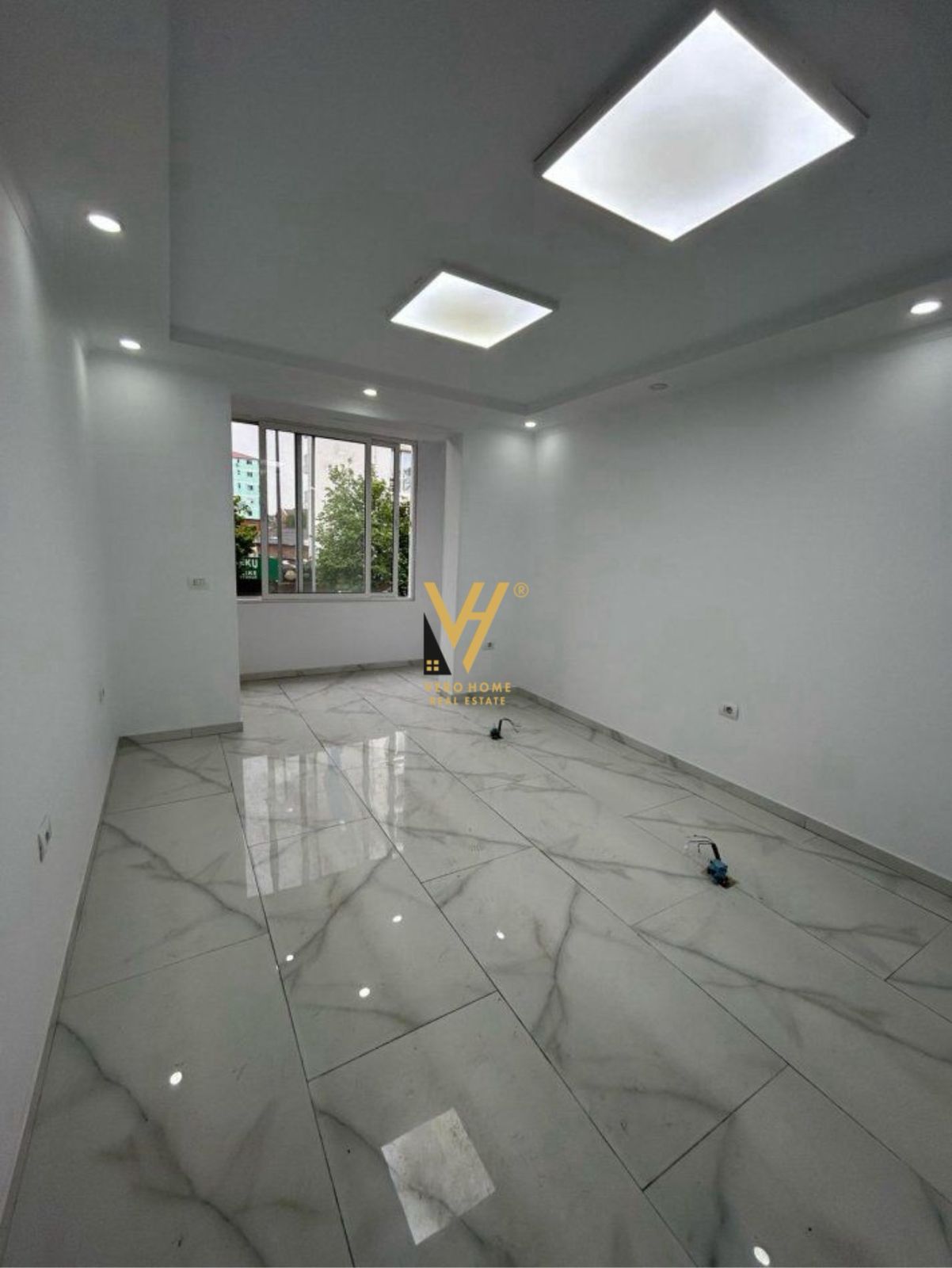 ZYRE 65M2 ME QERA TE RRUGA E DIBRES 900 EURO