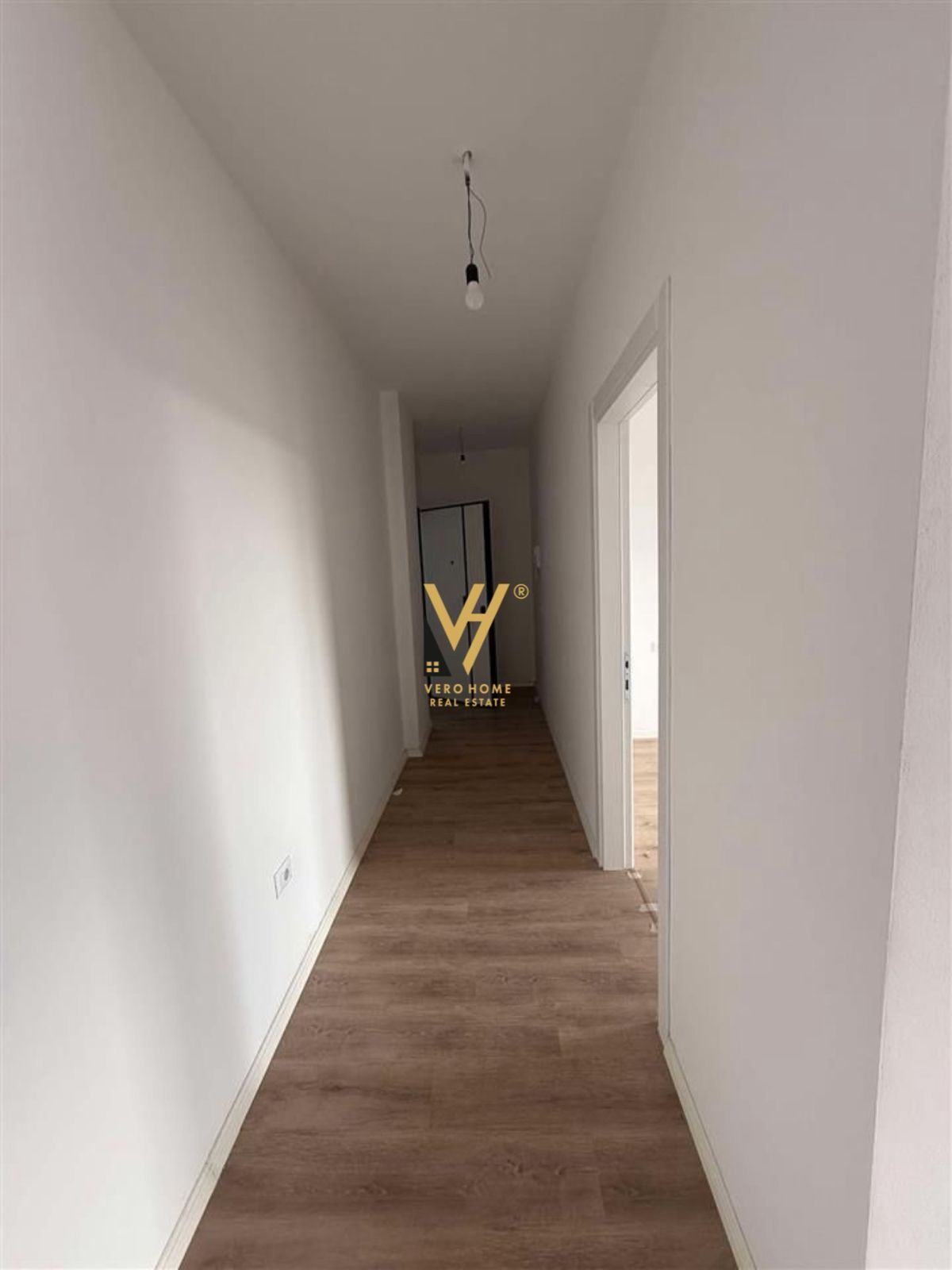 ZYRE 70M2 ME QERA TE BULEVARDI I RI 500 EURO