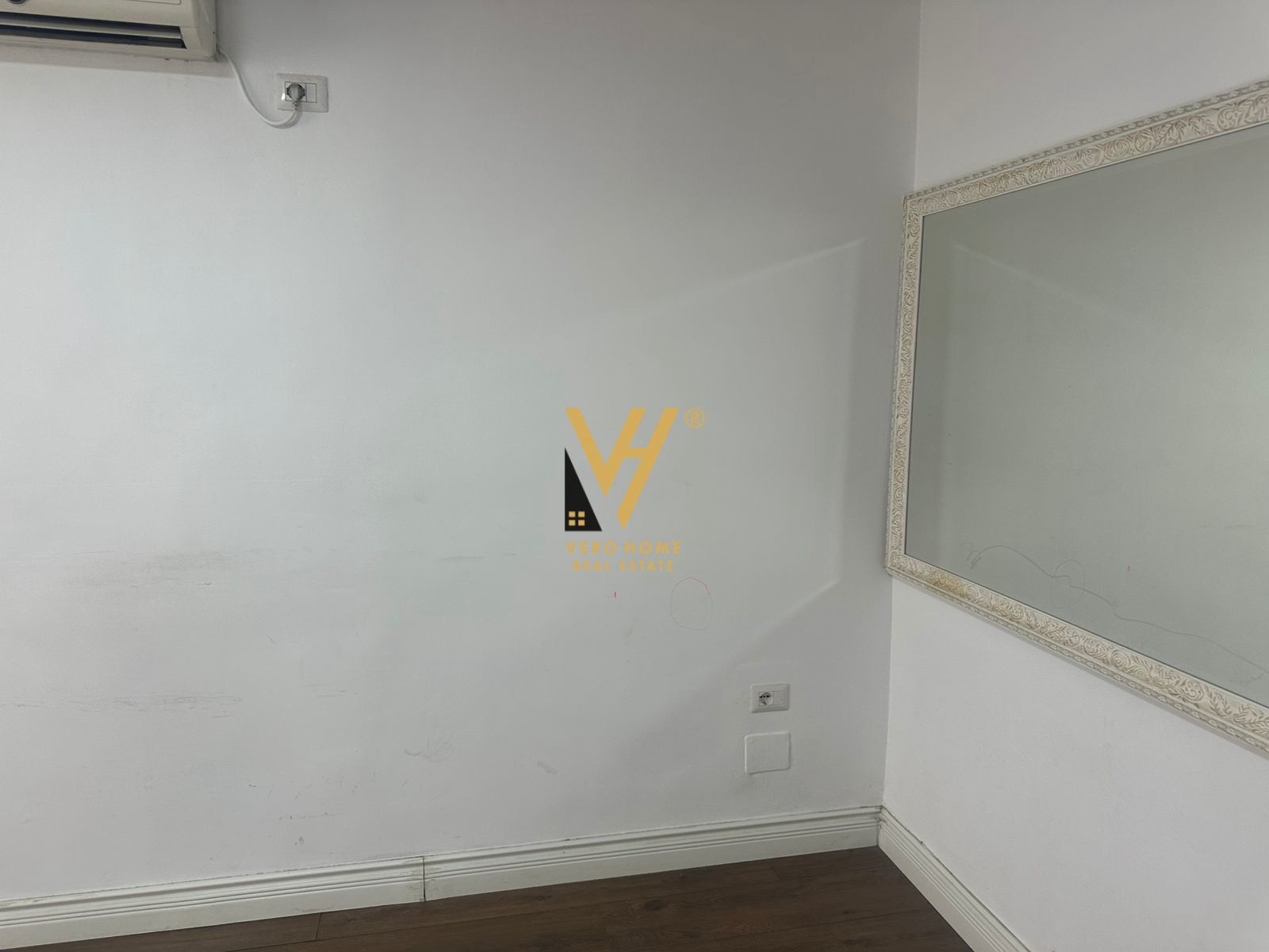 ZYRE 120M2 ME QERA NE BLLOK 1.000 EURO