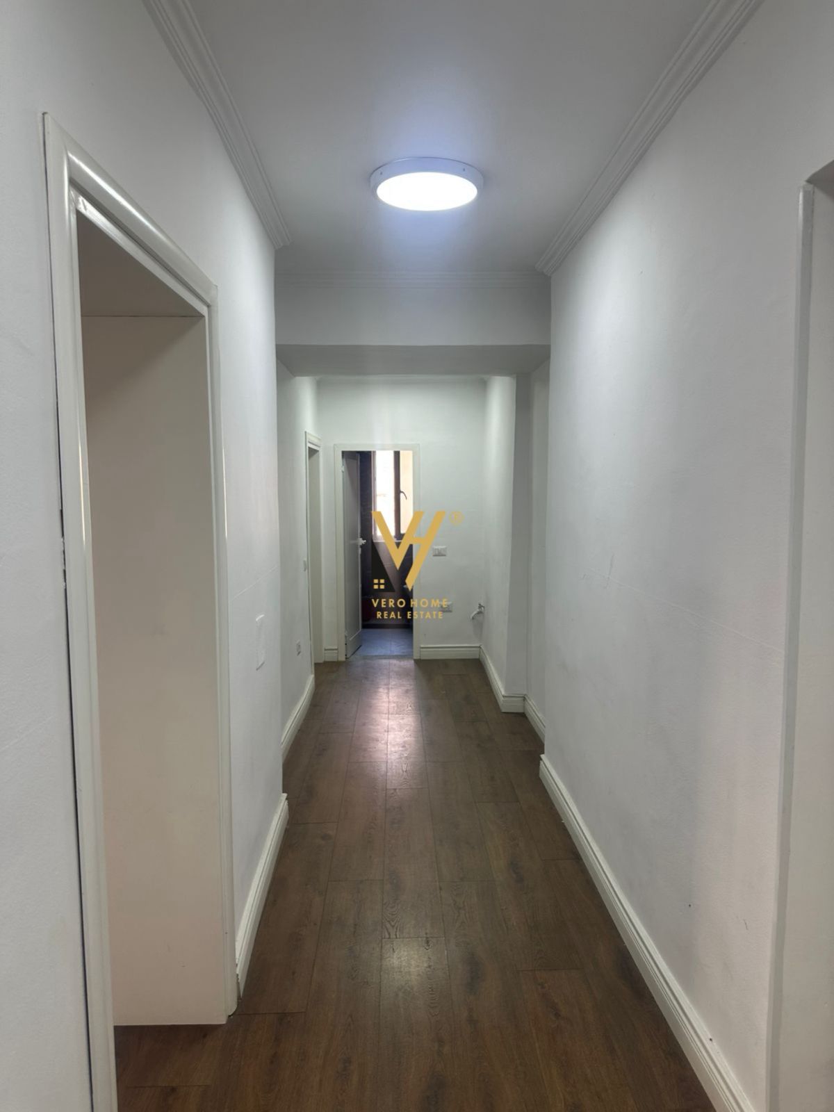 ZYRE 120M2 ME QERA NE BLLOK 1.000 EURO