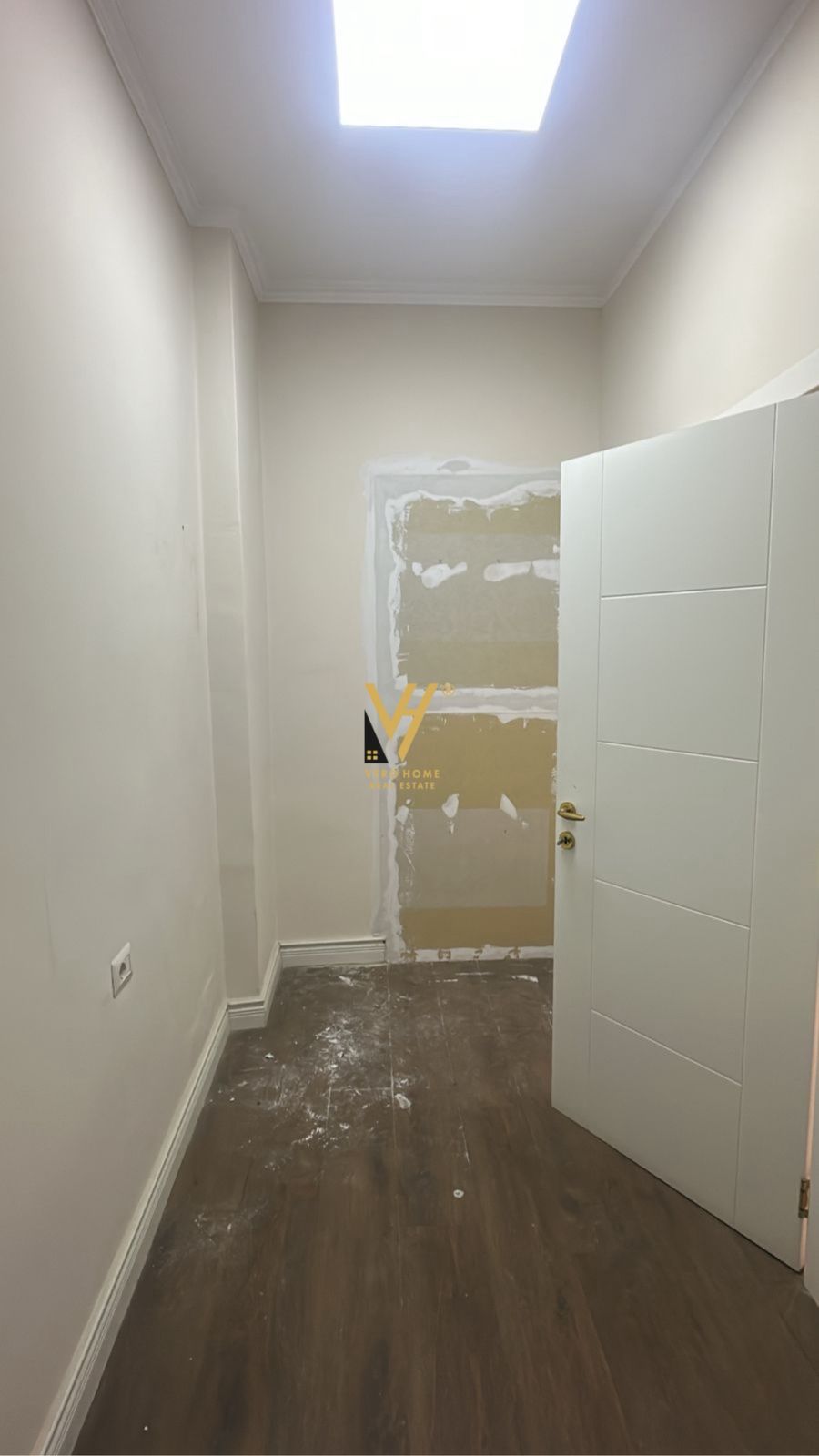 ZYRE 90M2 ME QERA TE SHESHI WILLSON 1.000 EURO