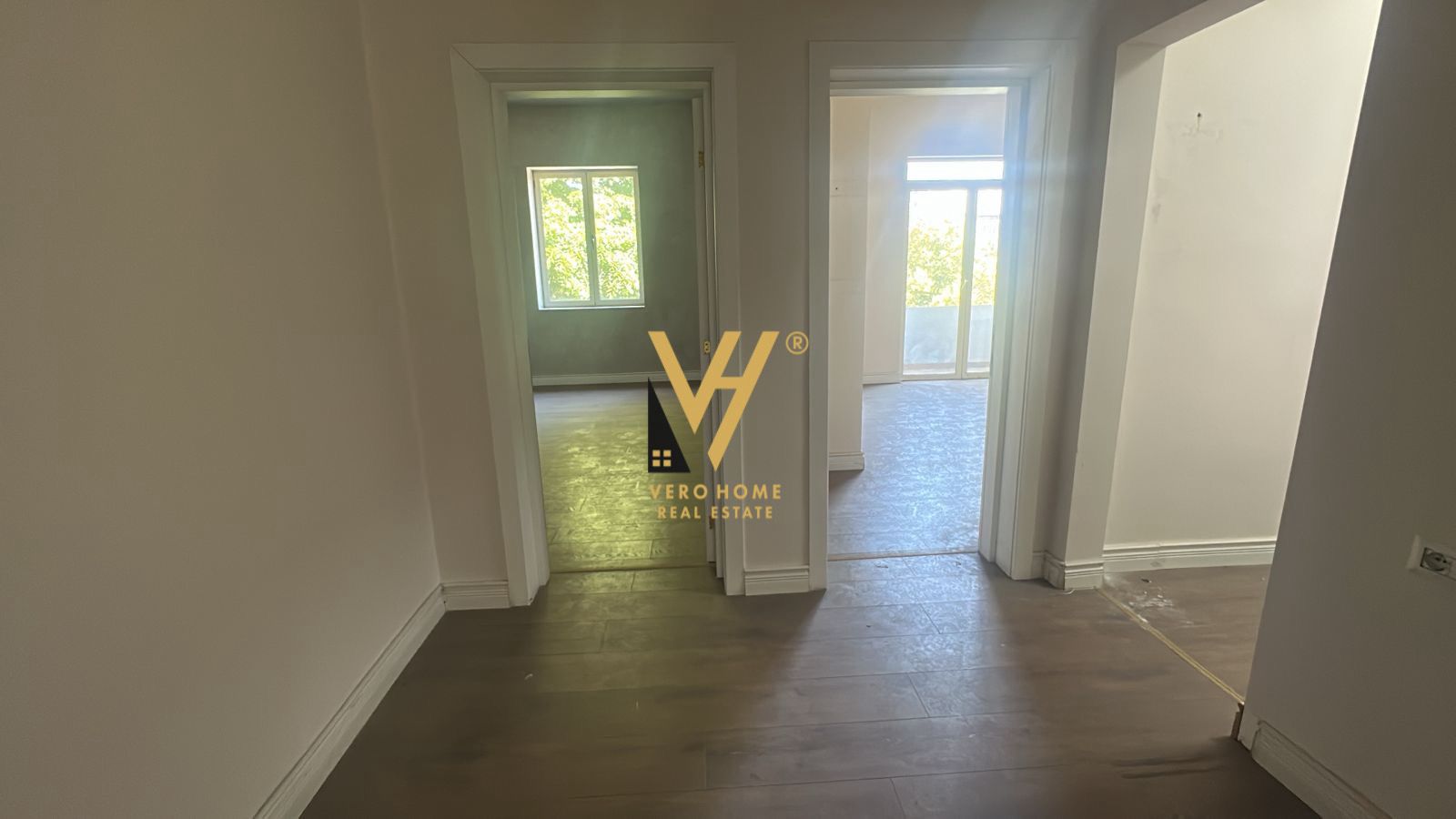 ZYRE 90M2 ME QERA TE SHESHI WILLSON 1.000 EURO