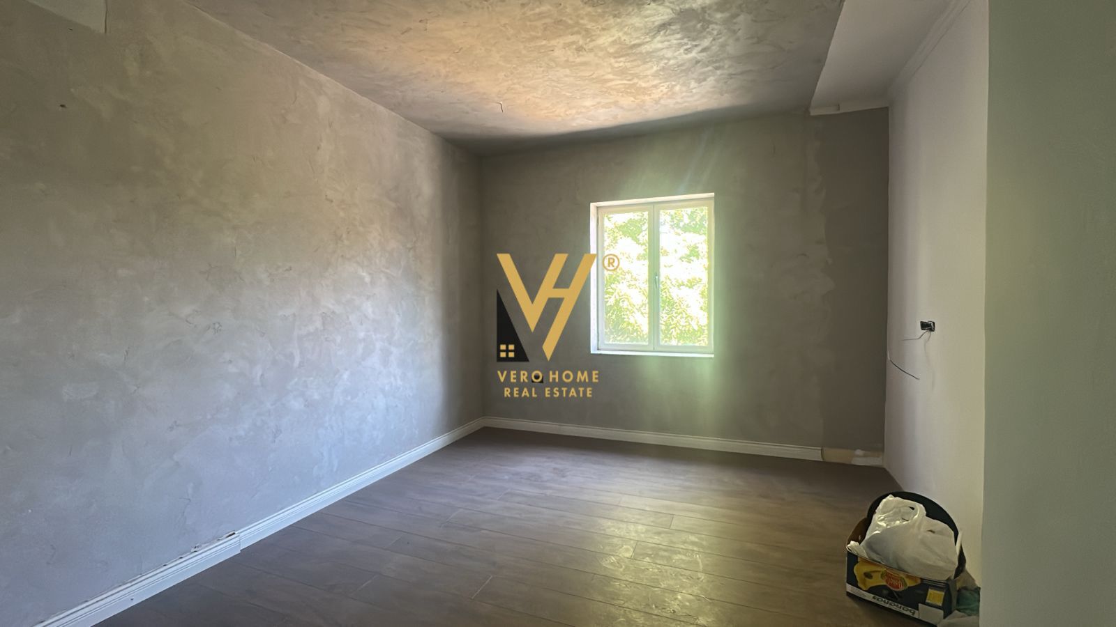 ZYRE 90M2 ME QERA TE SHESHI WILLSON 1.000 EURO