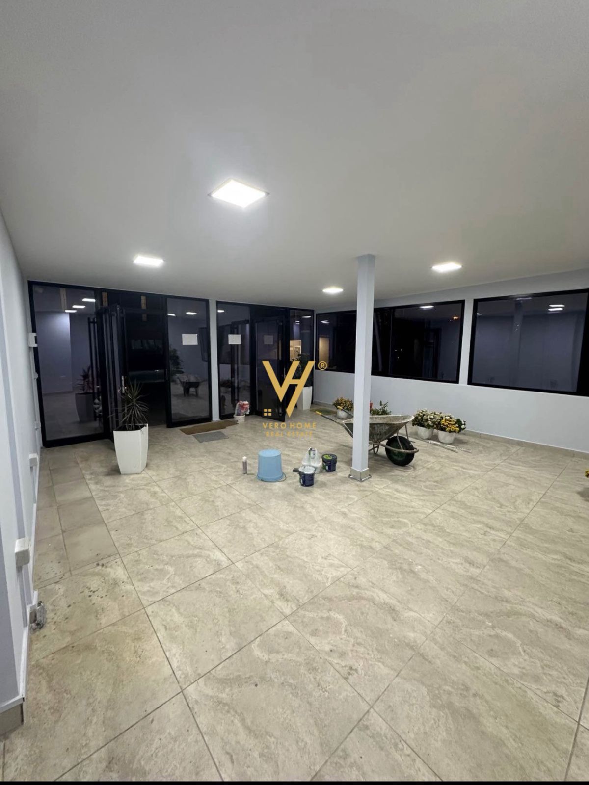 DYQAN 45M2 ME QERA TE XHAMIA E SAUKUT 380 EURO