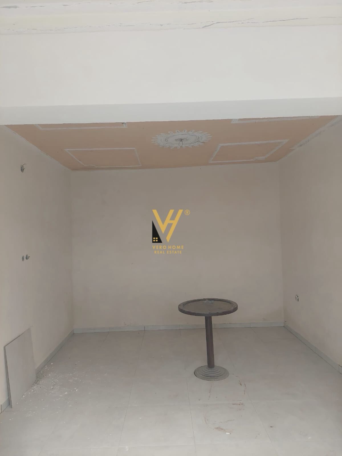 DYQAN 25 M2 ME QERA TE UNAZA E RE 30.000 LEKE