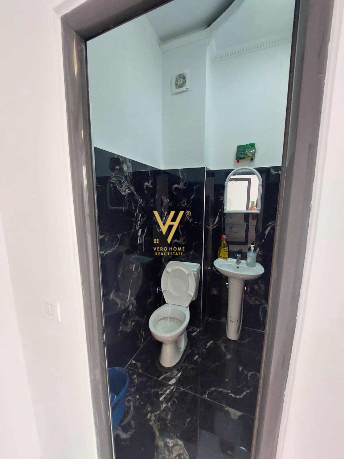 ZYRE 60M2 ME QERA NE ASTIR 70.000 LEKE