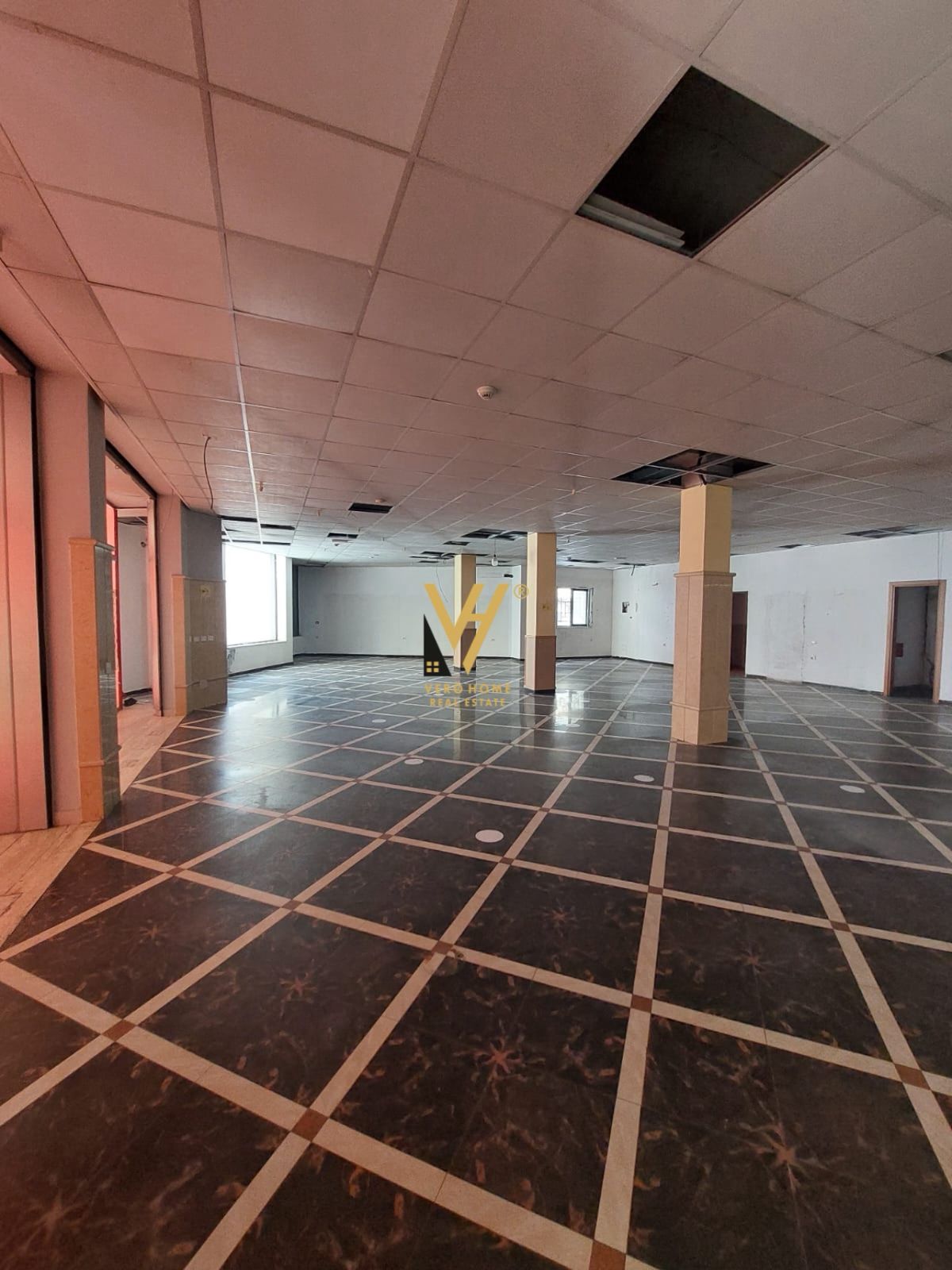 AMBJENT BIZNESI 996 M2 TE ALI DEMI 1.600.000 EURO