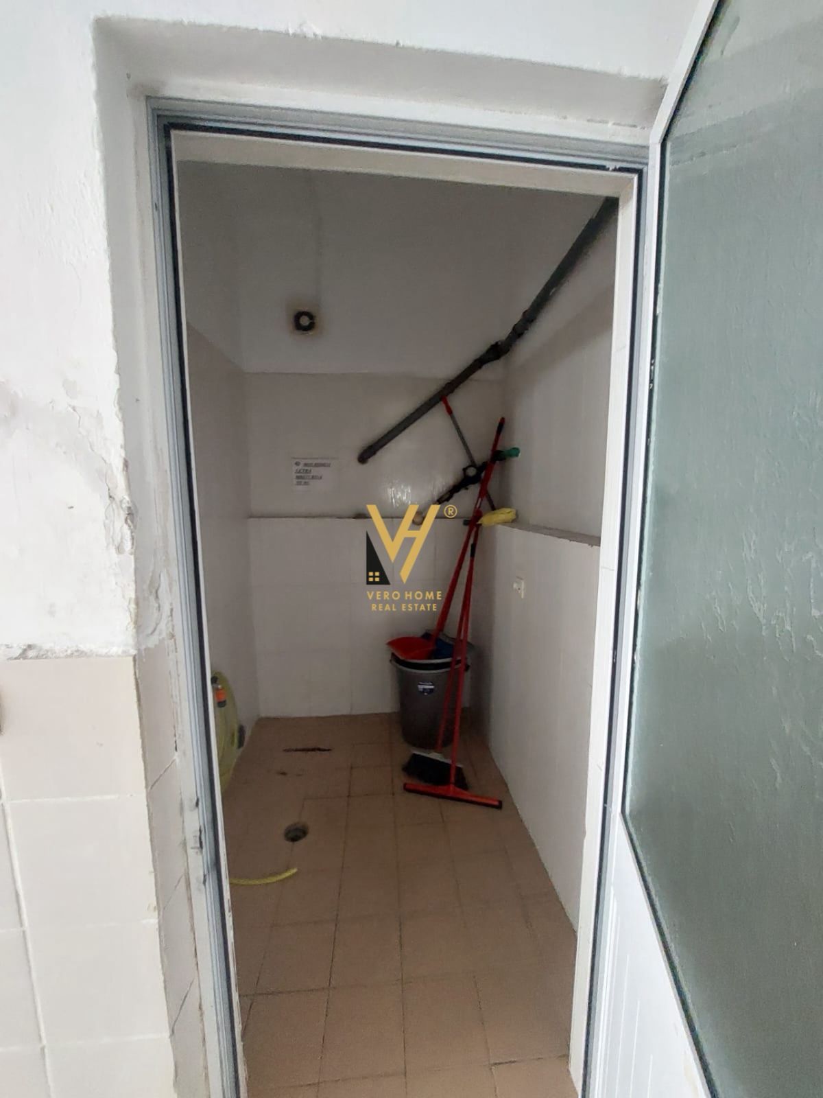 AMBJENT BIZNESI 996 M2 TE ALI DEMI 1.600.000 EURO