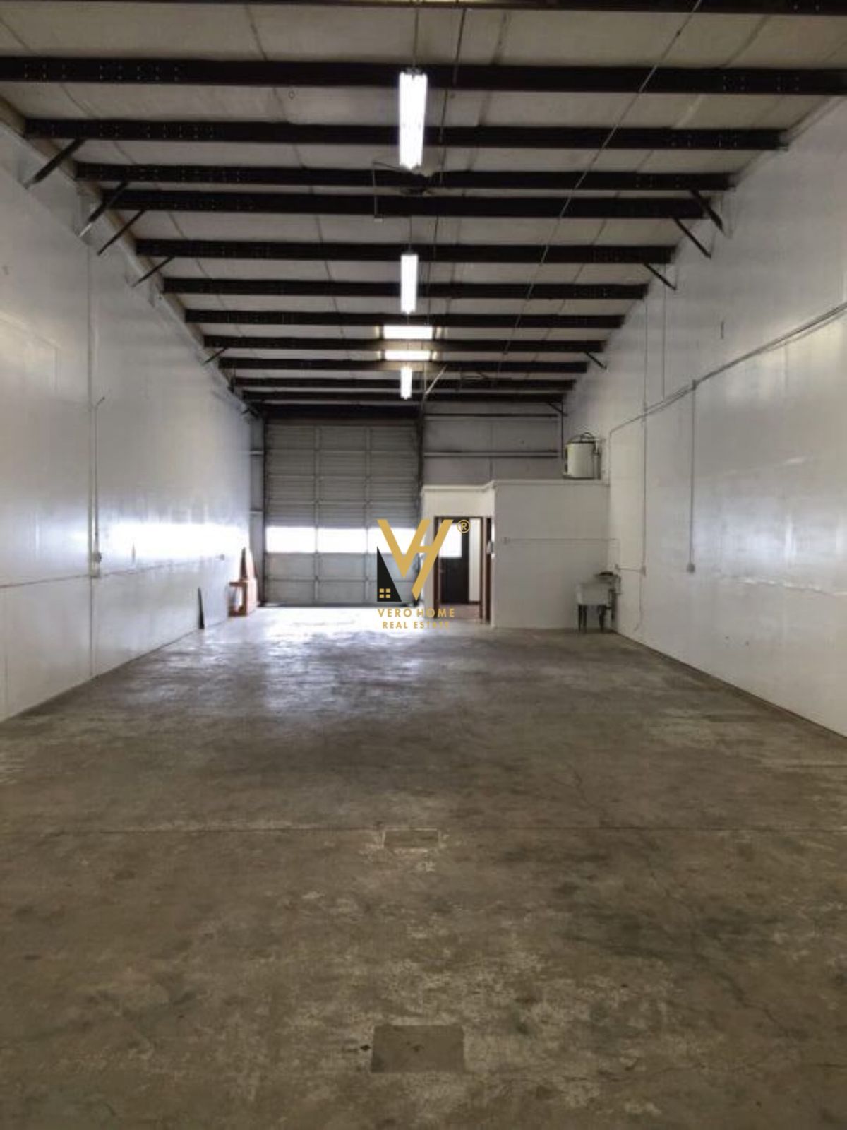 MAGAZINE 200M2 ME QERA NE BABRRU 30.000 LEKE