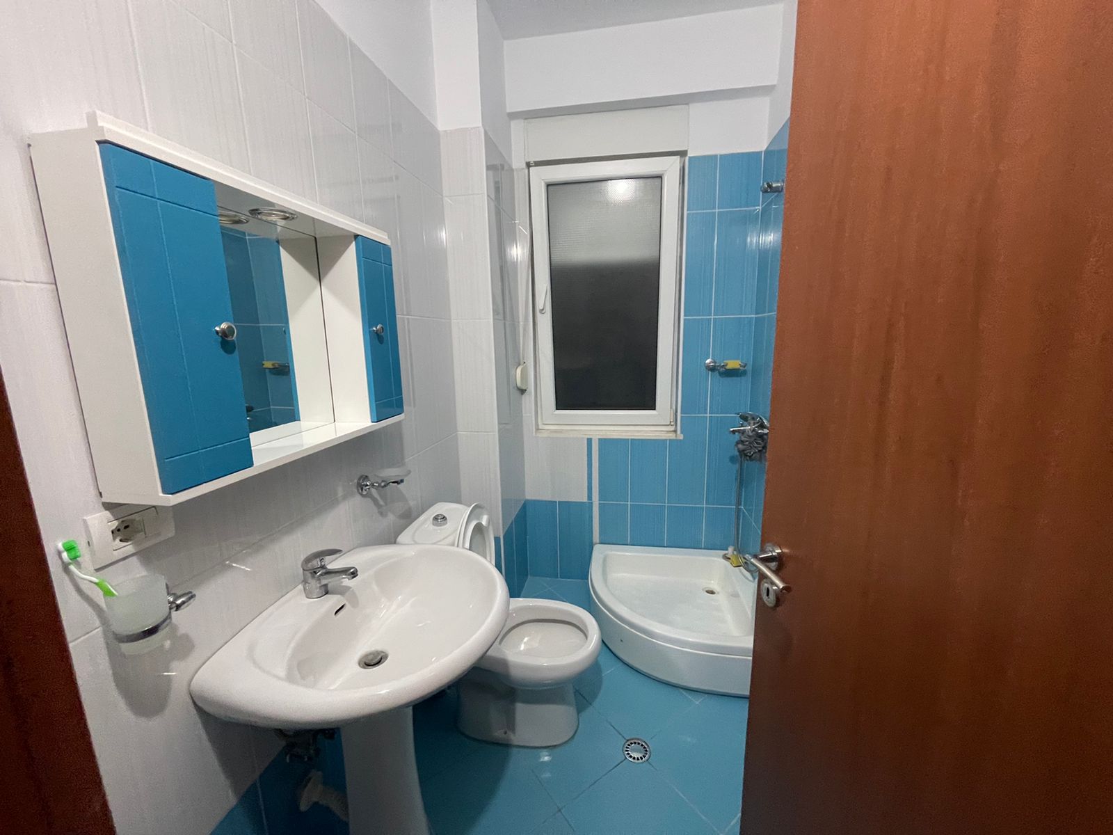 Apartament-2+1+2 550€ LIQNEI I THATE