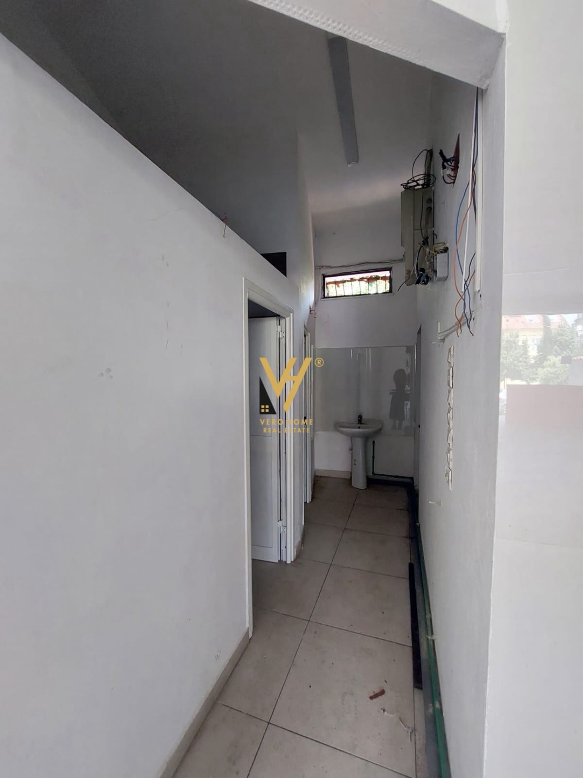 DYQAN 105 M2 ME QERA TE RRUGA 4 DESHMORET 800 EURO