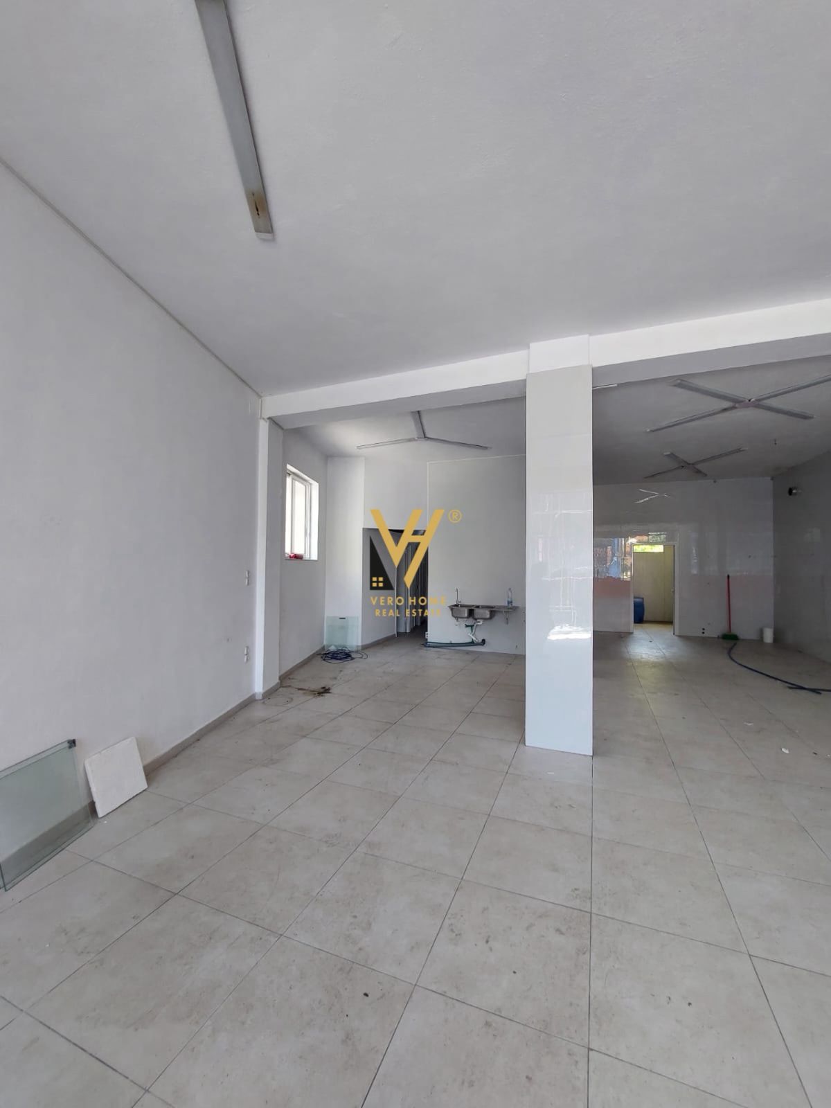 DYQAN 105 M2 ME QERA TE RRUGA 4 DESHMORET 800 EURO