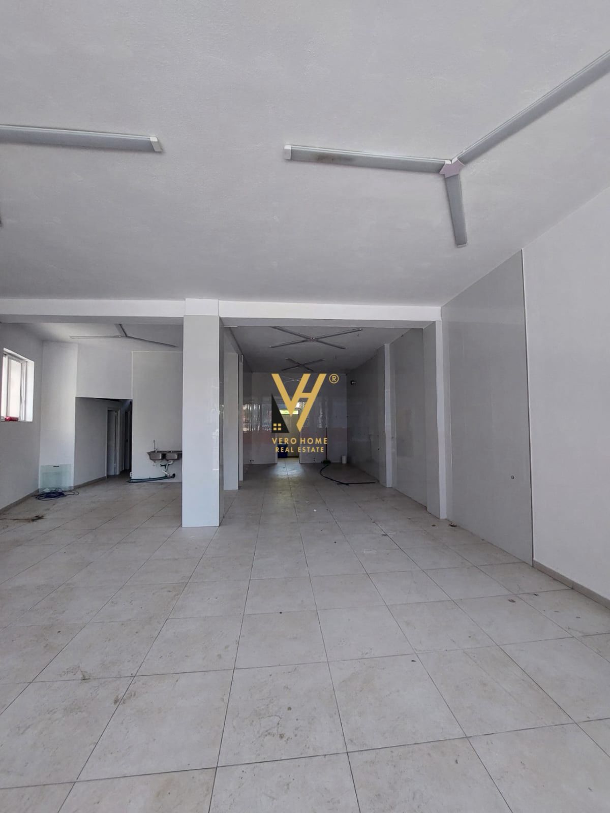 DYQAN 105 M2 ME QERA TE RRUGA 4 DESHMORET 800 EURO