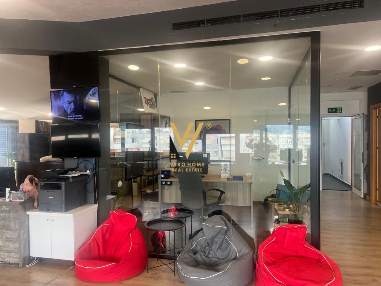 ZYRE 250M2 ME QERA TE ISH TREGU ELEKTRIK 250.000 L