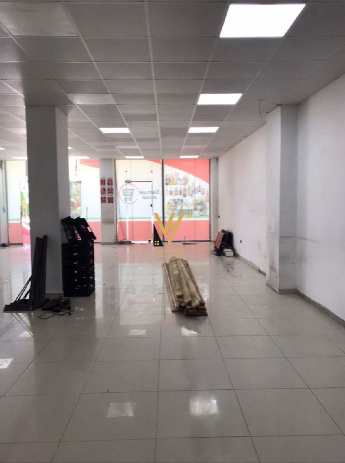 AMBIENT BIZNESI 220M2 ME QERA NE VAQARR 1.000 EURO