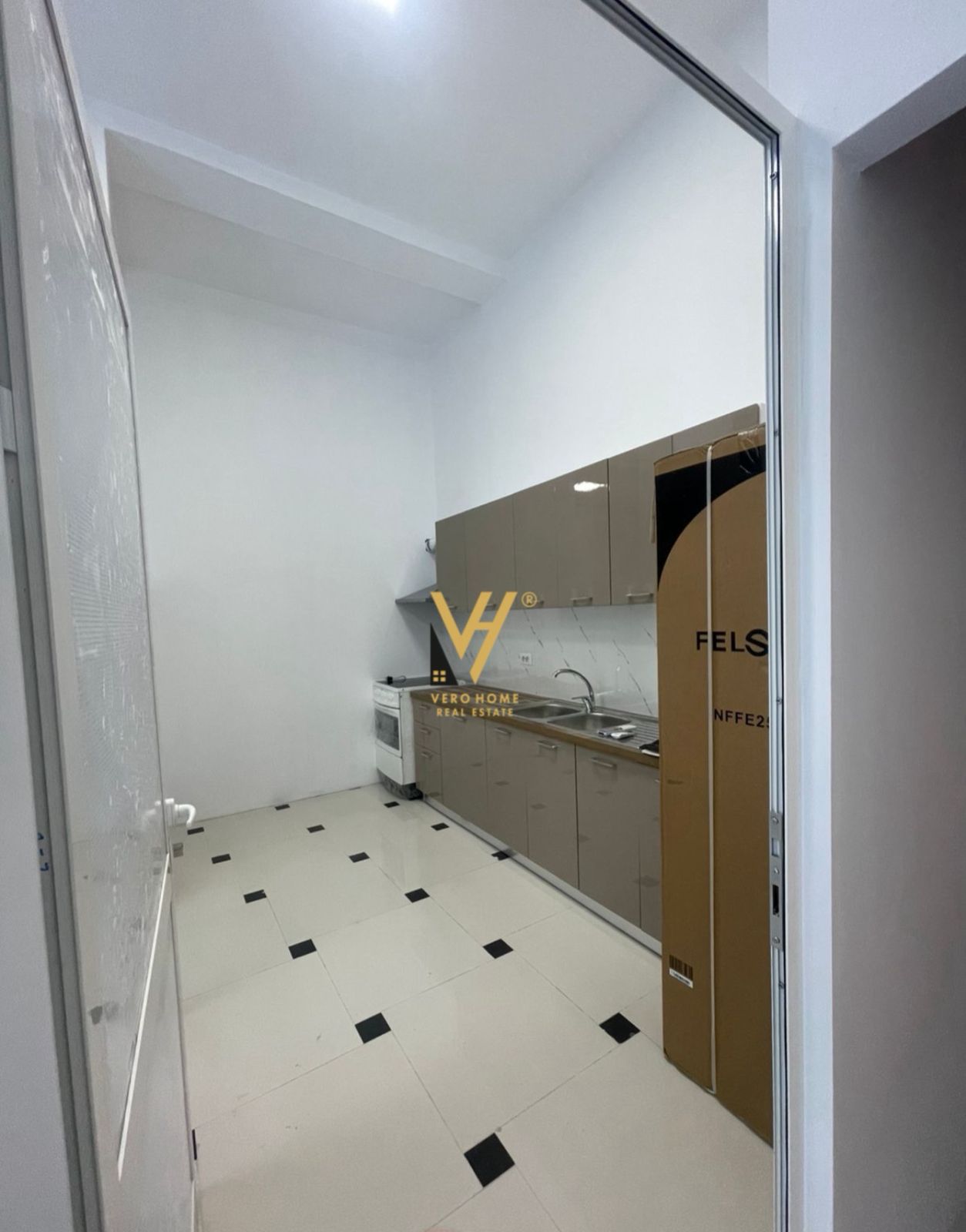 AMBIENT 100M2 ME QERA NE YZBERISHT 850 EURO