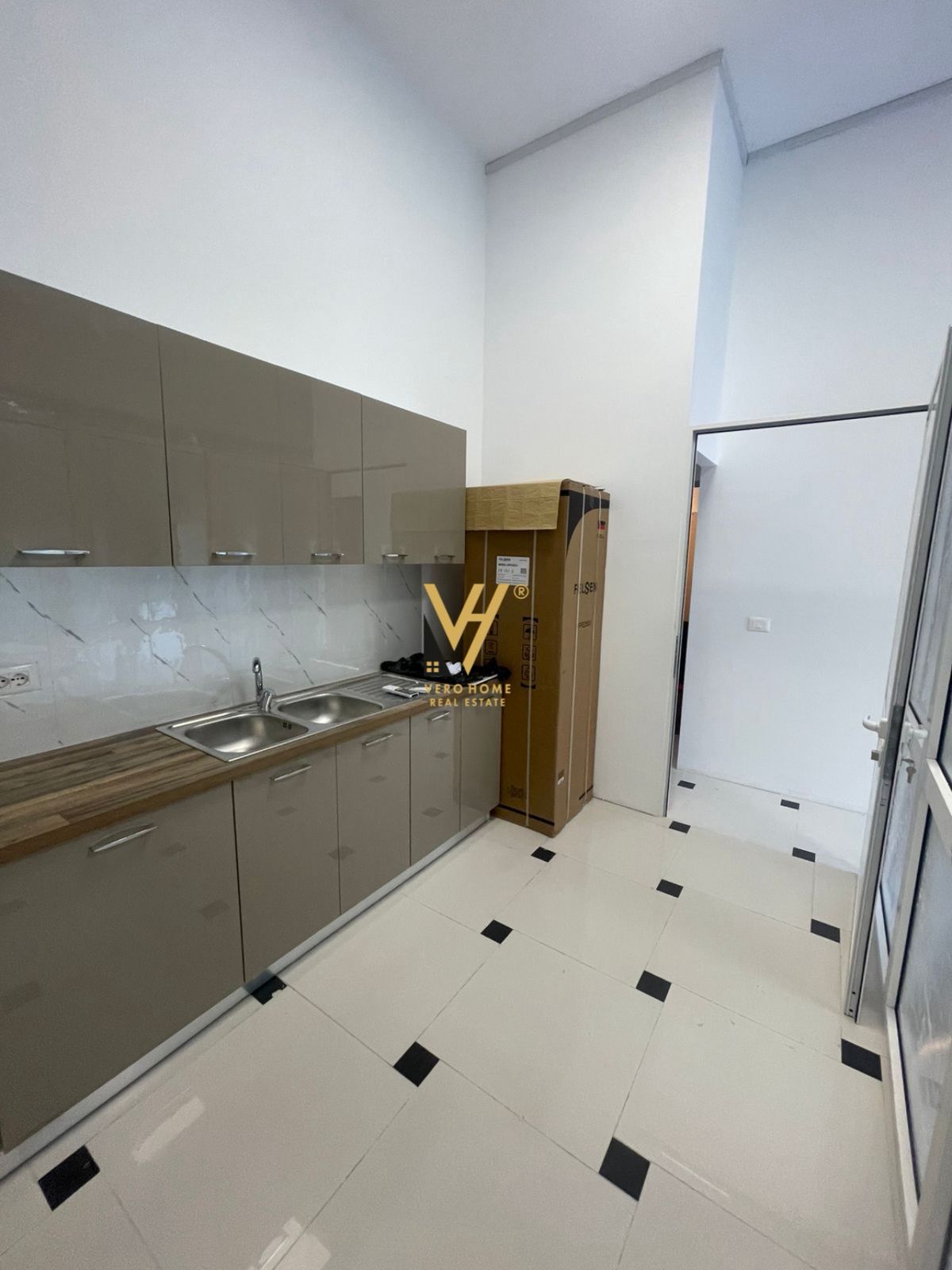 AMBIENT 100M2 ME QERA NE YZBERISHT 850 EURO