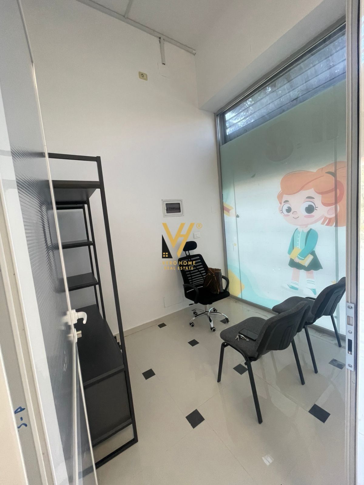 AMBIENT 100M2 ME QERA NE YZBERISHT 850 EURO