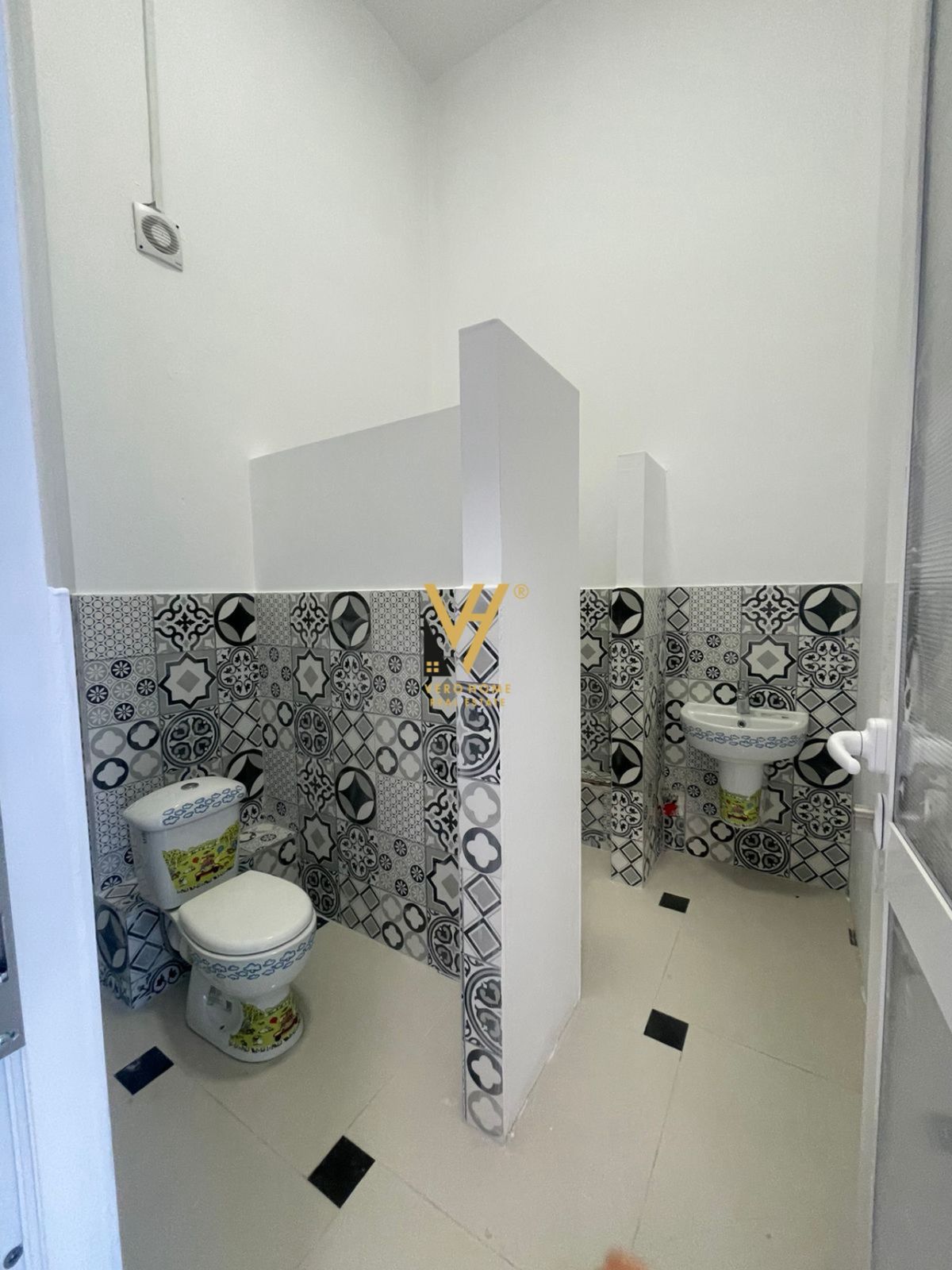 AMBIENT 100M2 ME QERA NE YZBERISHT 850 EURO