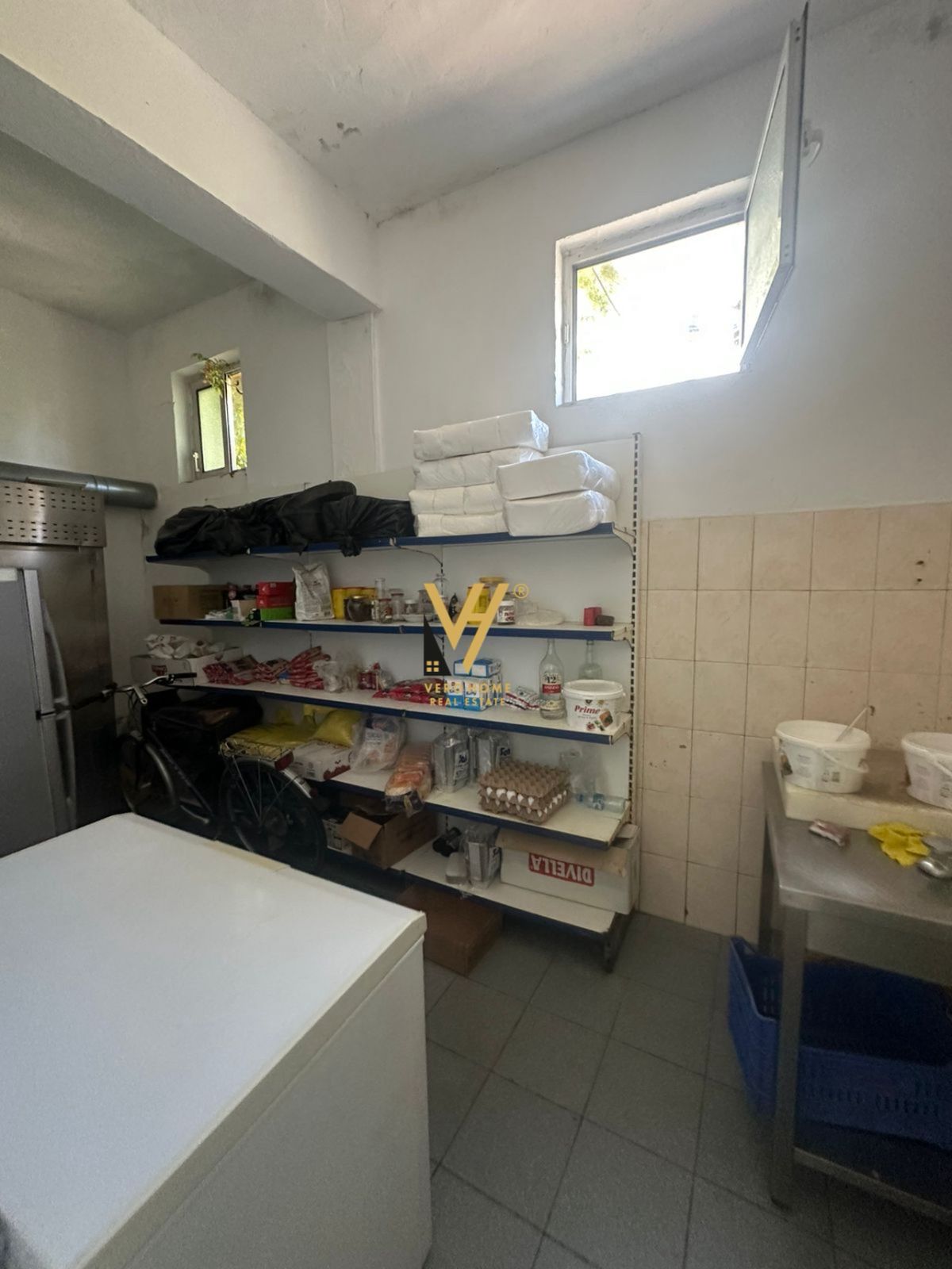 RESTORANT 410 M2 TE QYTET STUDENTI 300.000 EURO