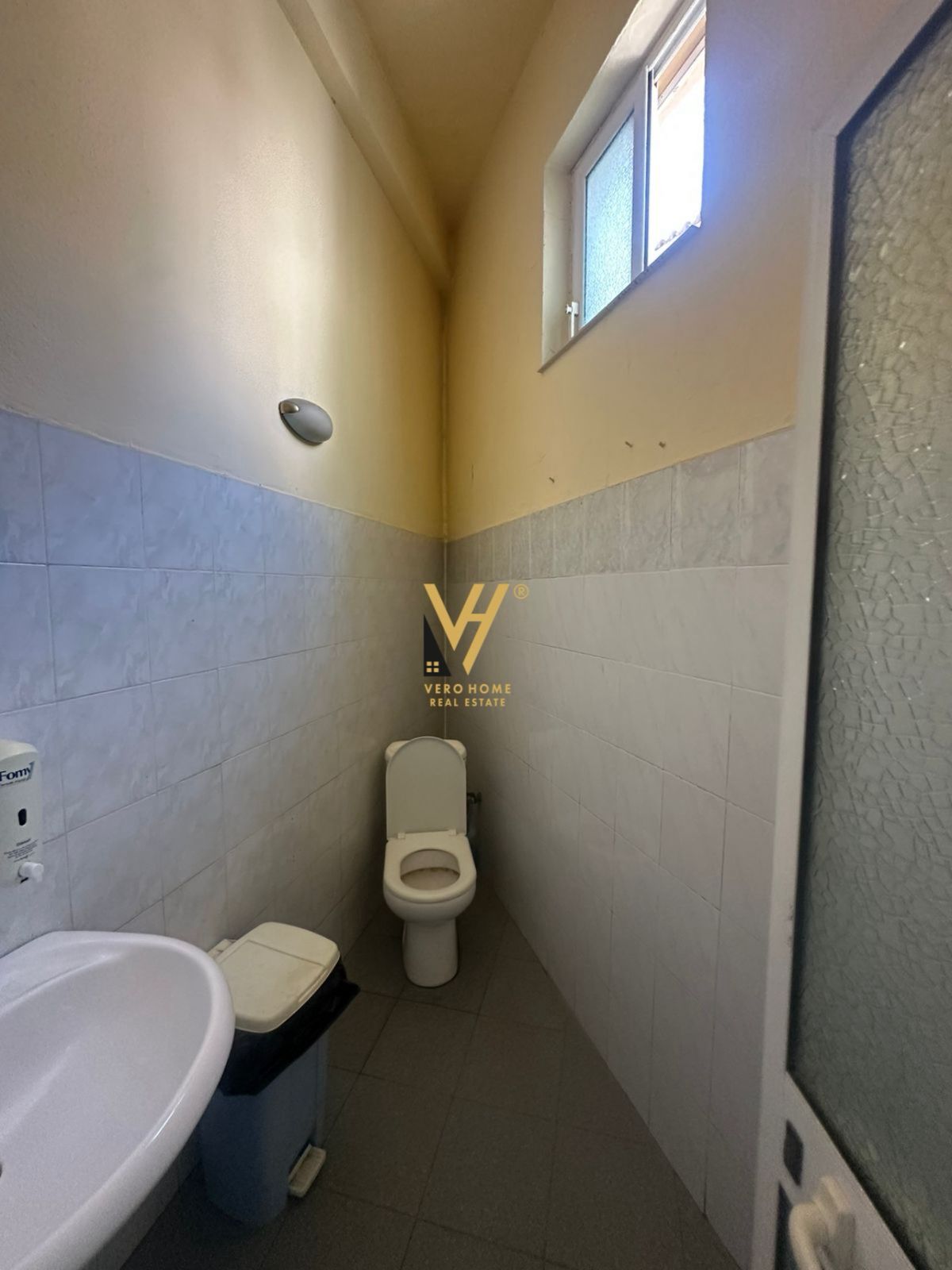 RESTORANT 410 M2 TE QYTET STUDENTI 300.000 EURO