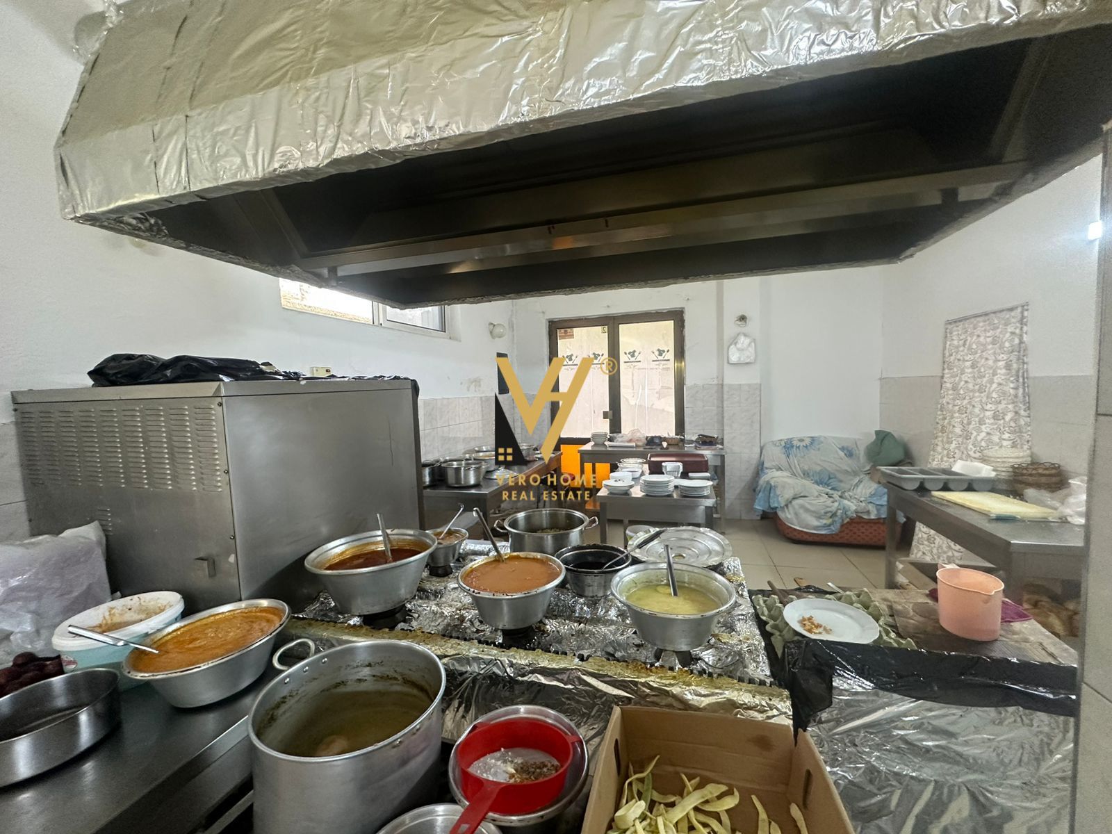 RESTORANT 410 M2 TE QYTET STUDENTI 300.000 EURO