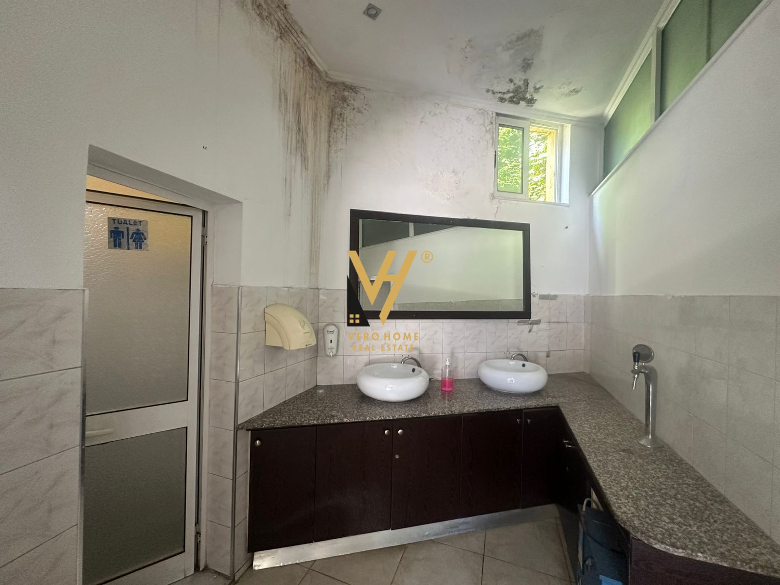 RESTORANT 410 M2 TE QYTET STUDENTI 300.000 EURO