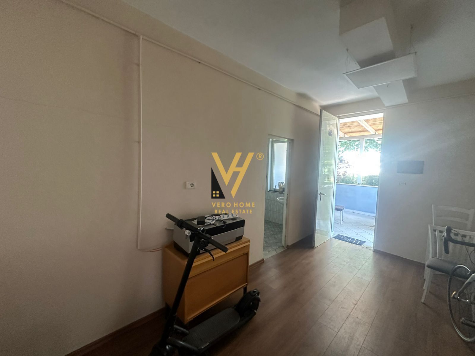 GODINE PAS FAKULTETIT EKONOMIK 2.700 EURO