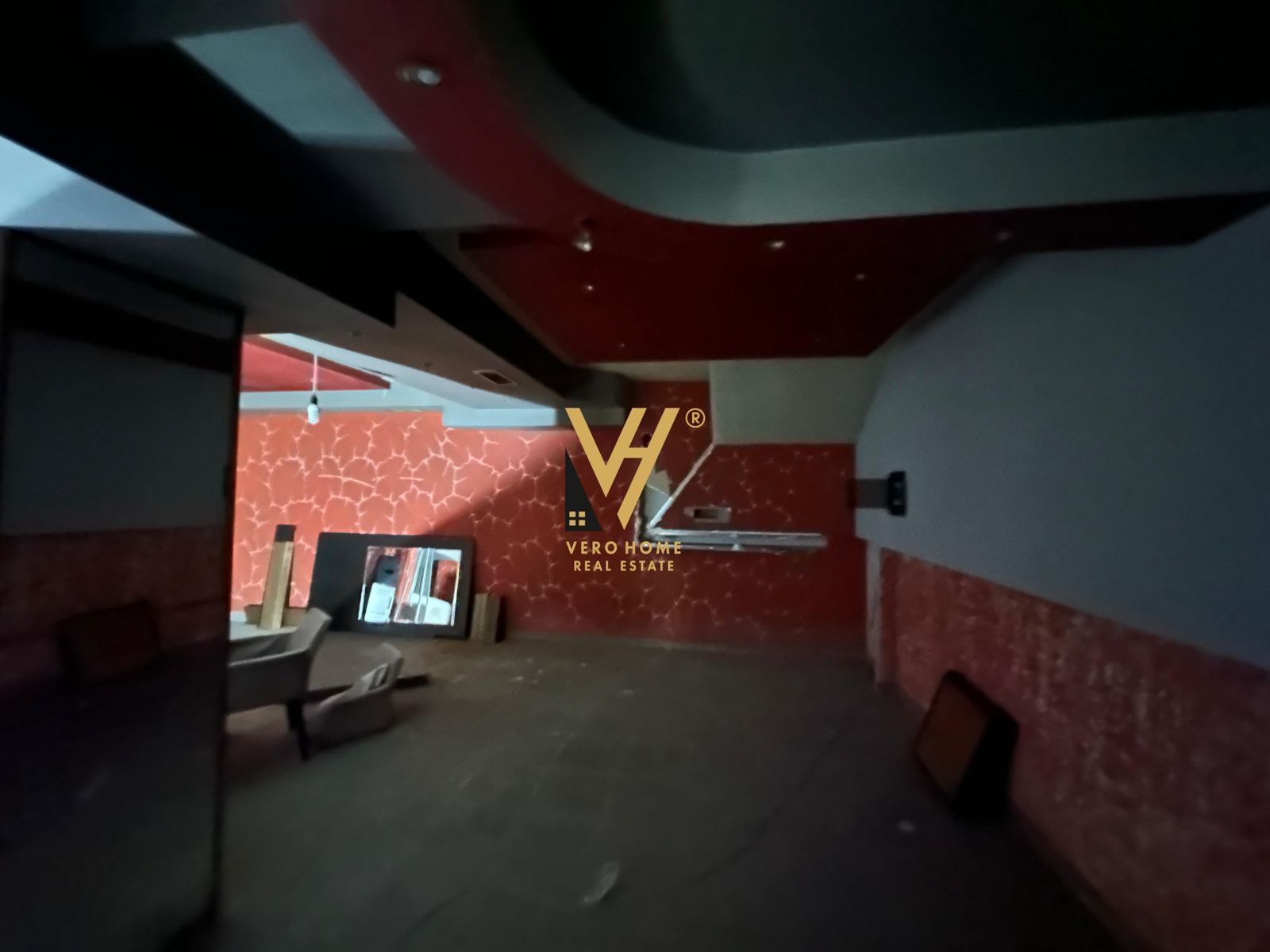 DYQAN 220 M2 ME QERA TE PAZARI I RI 1.500 EURO